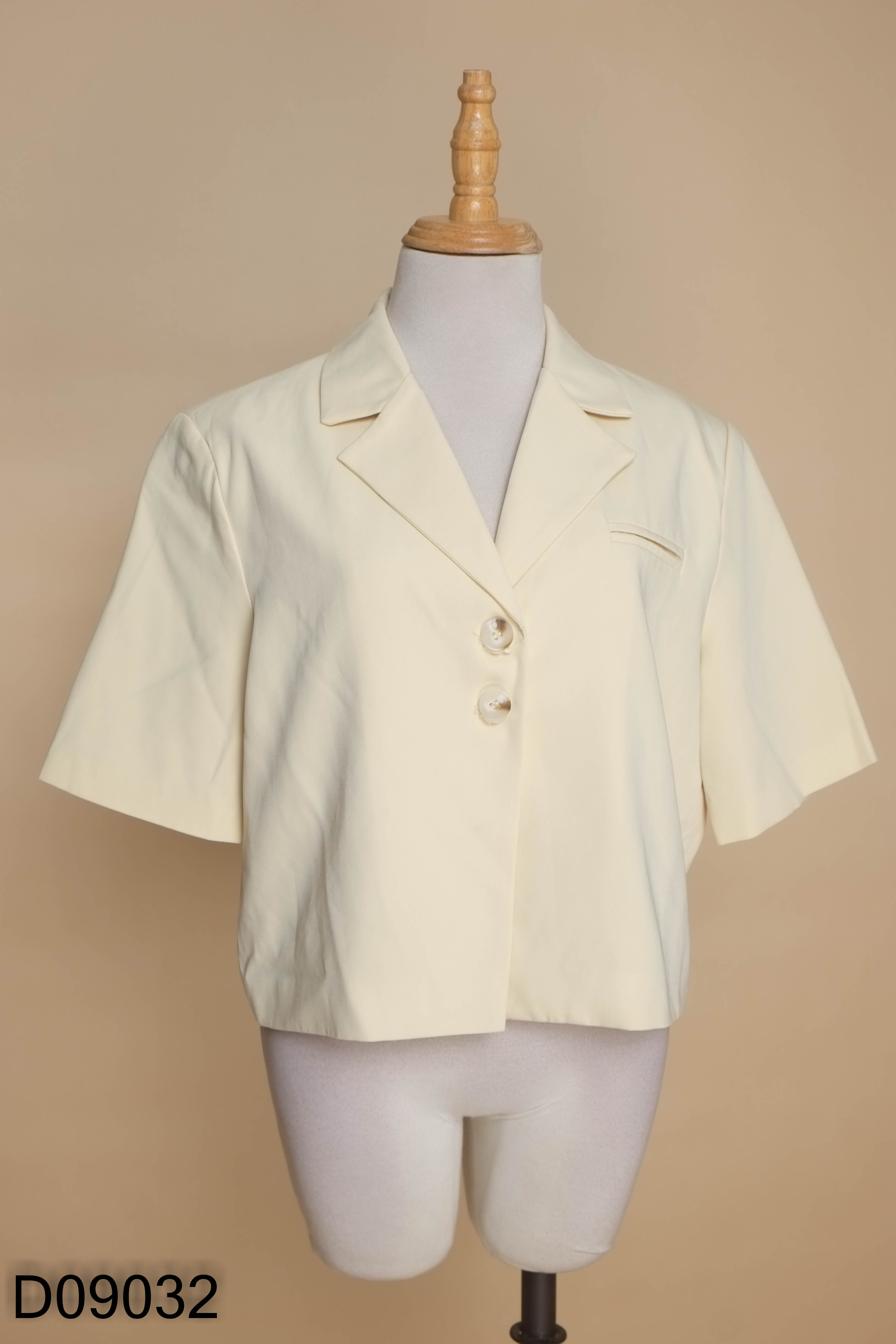 Áo blazer vàng pastel dáng ngắn