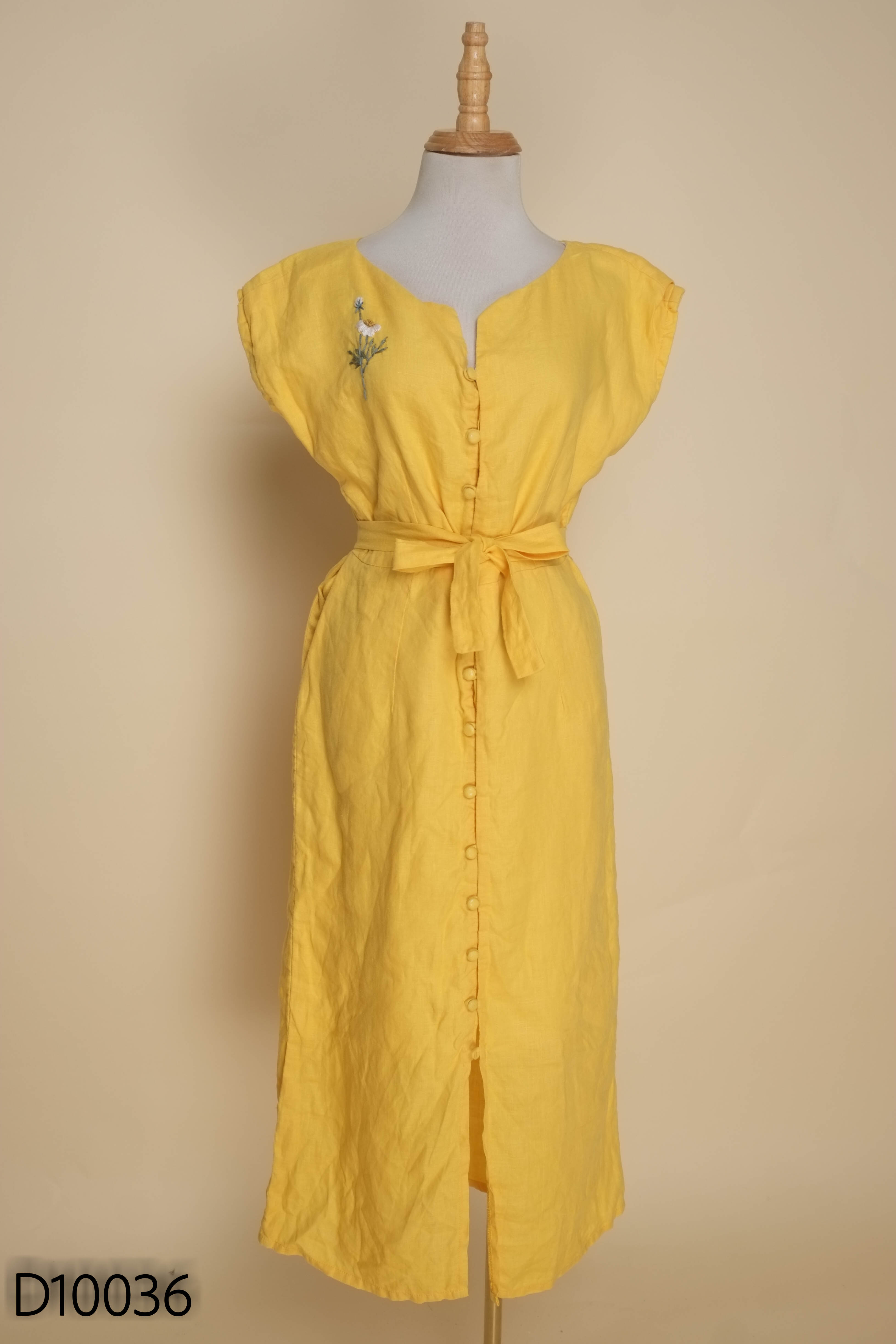 Váy vàng sát nách thêu hoa TIỆM DI-LINEN