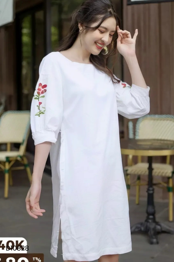 Váy trắng thêu đỏ
