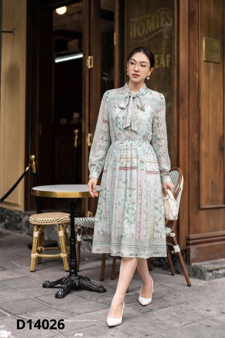 Váy xanh lụa họa tiết dài tay
