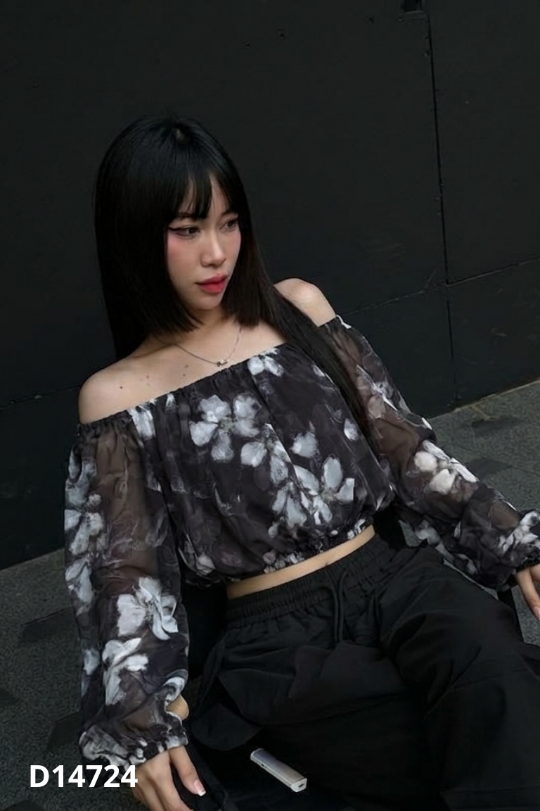 Áo trễ vai đen hoa
