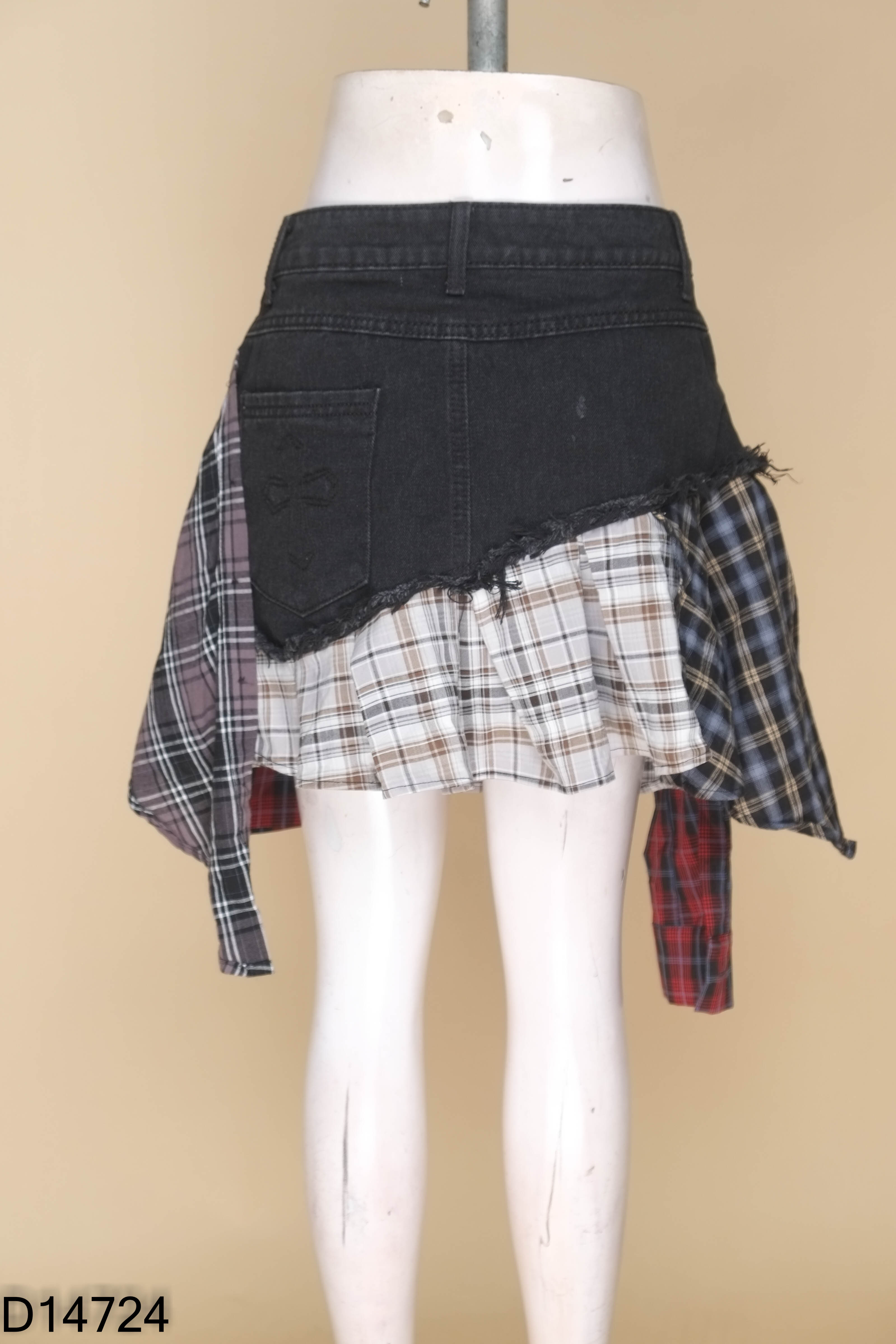 Chân váy jeans đen mix kẻ caro