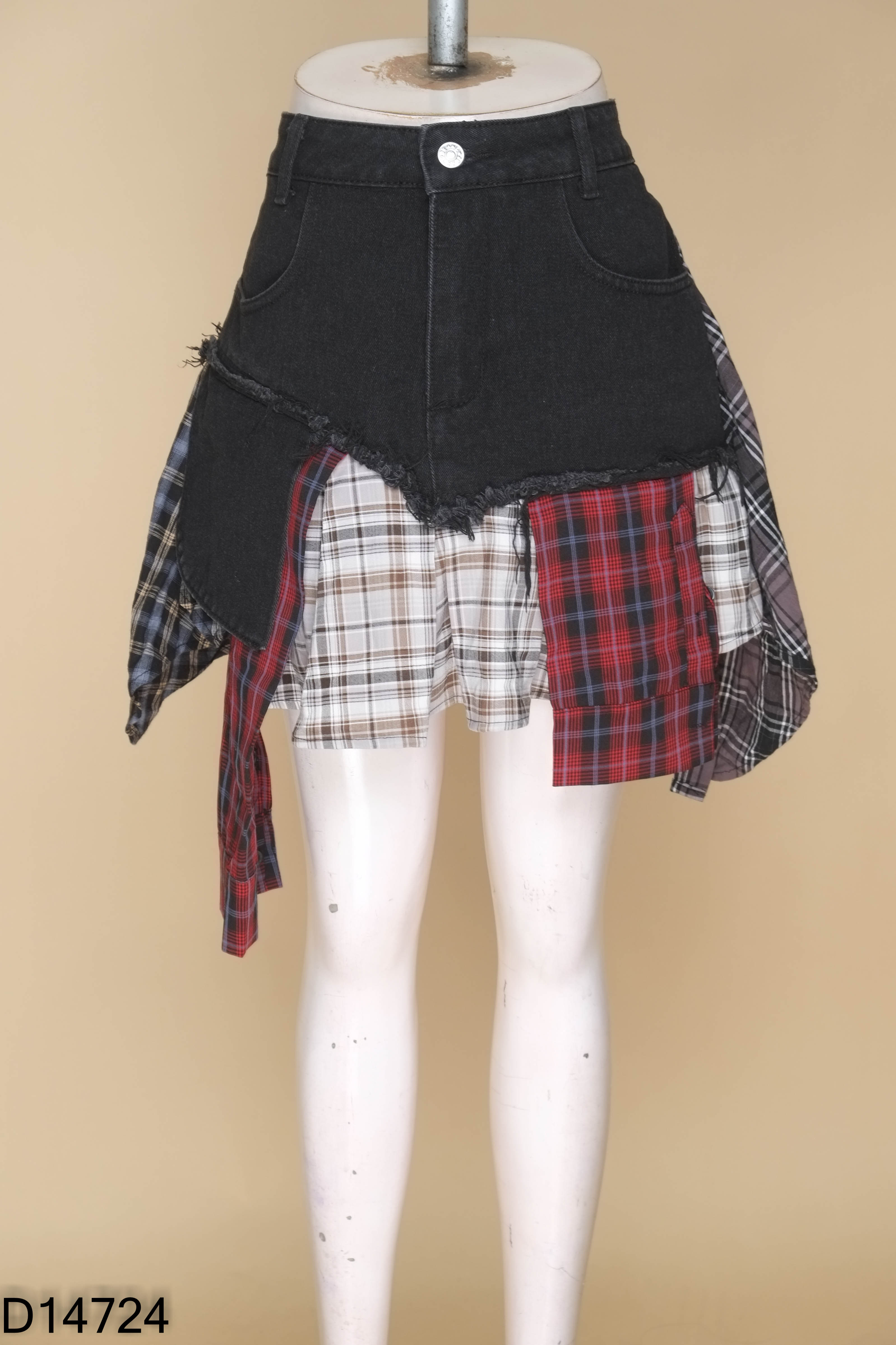 Chân váy jeans đen mix kẻ caro