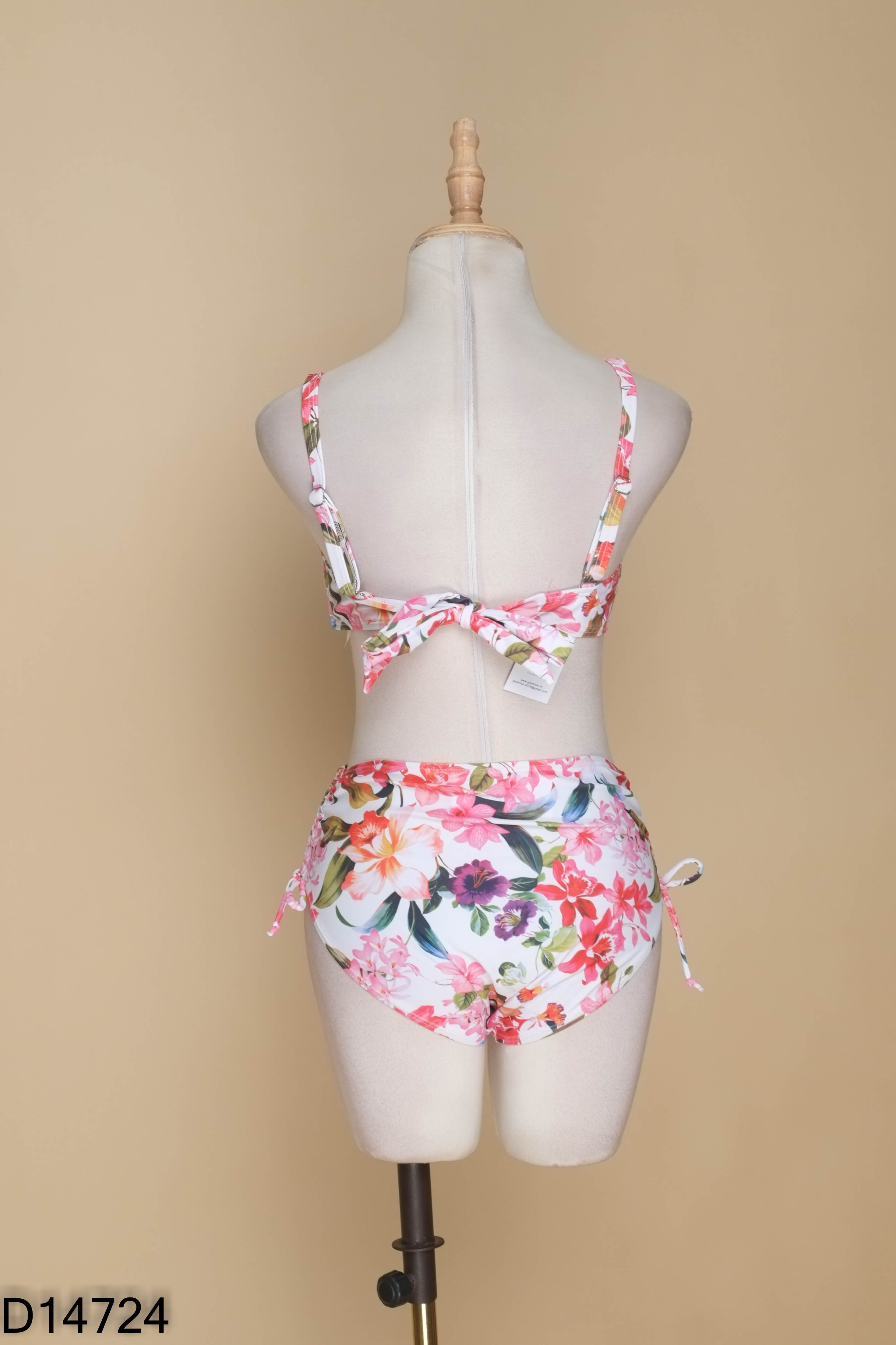 Bikini 1 mảnh trắng hoa hồng