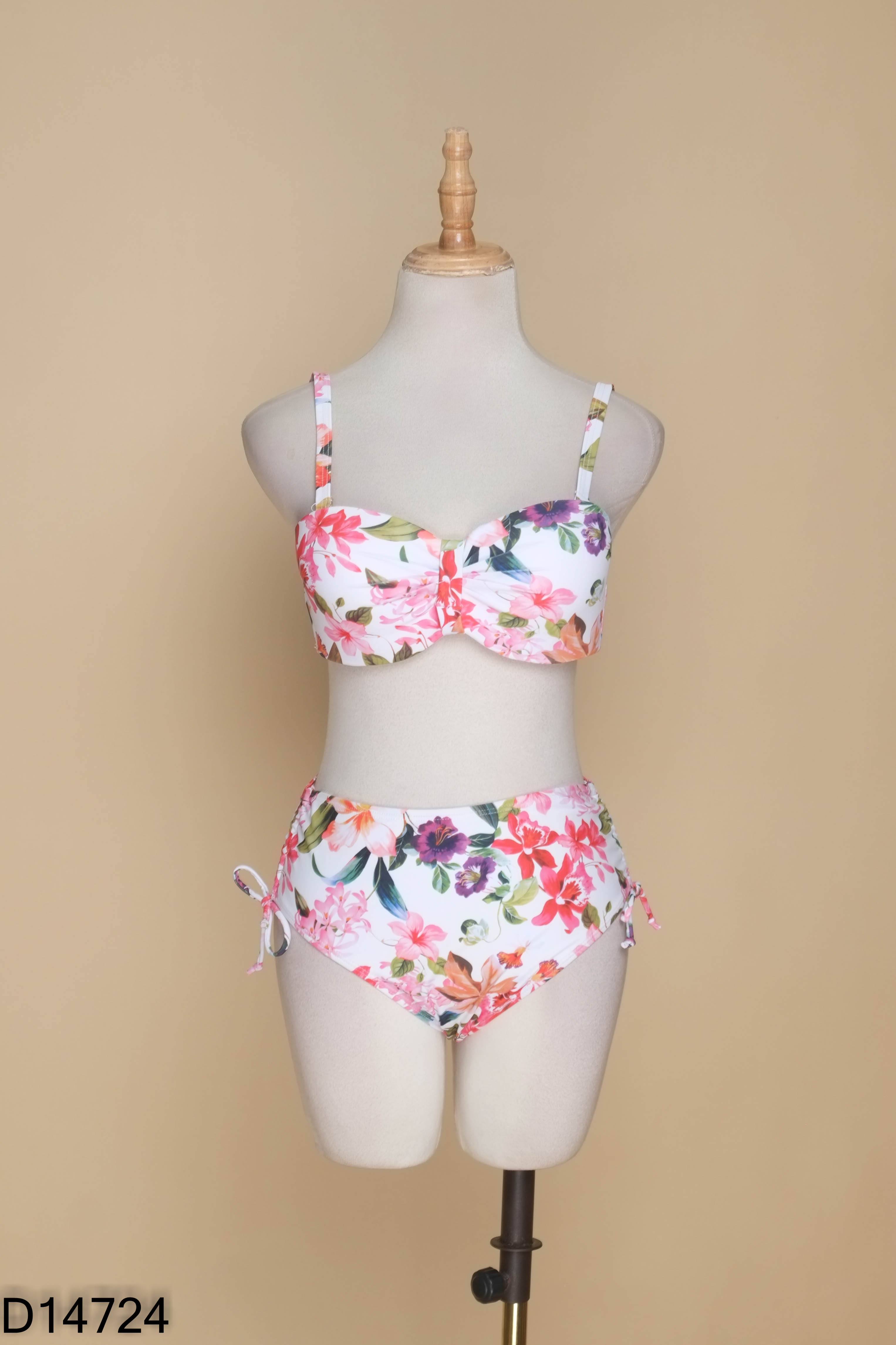 Bikini 1 mảnh trắng hoa hồng