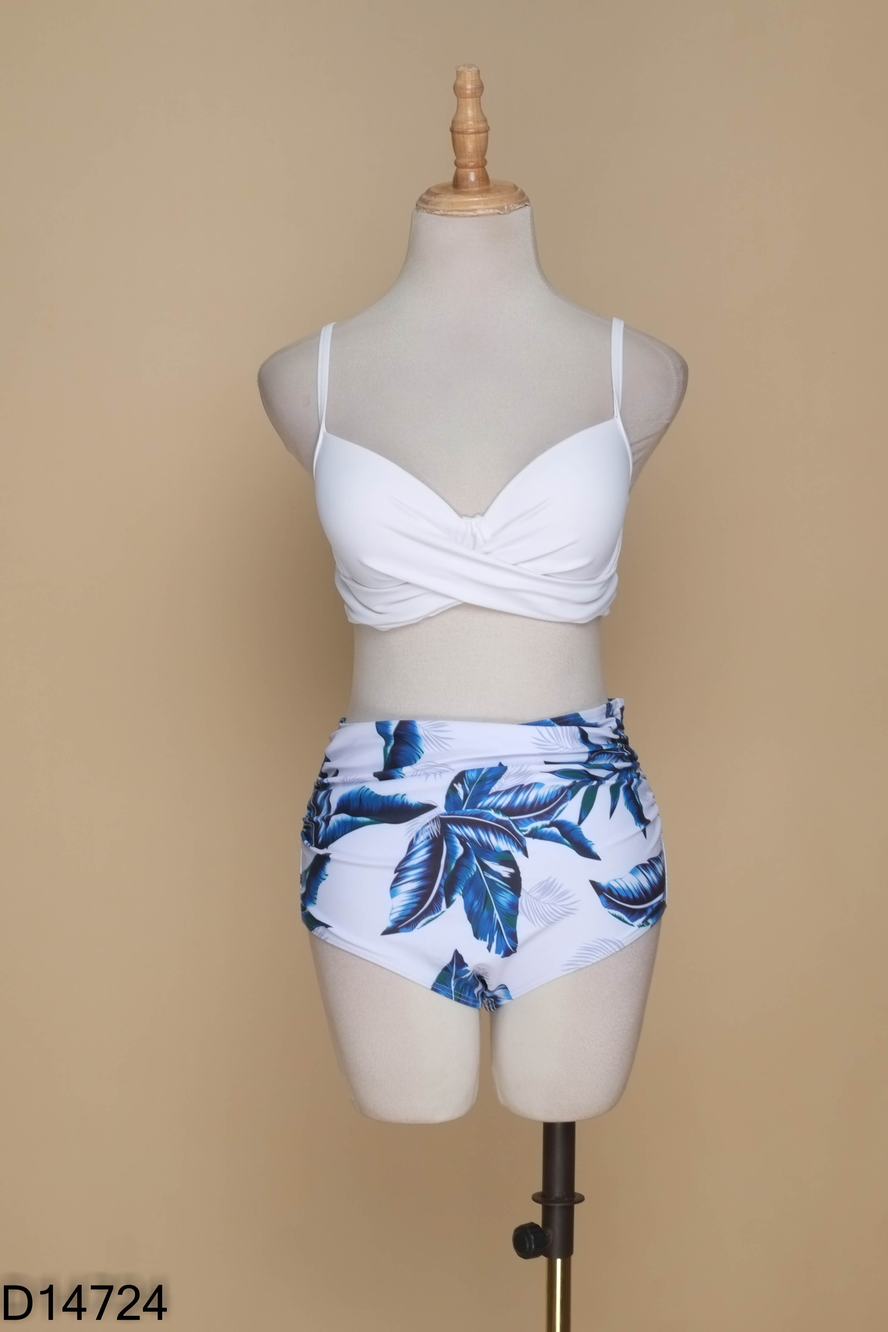 Set Bikini 2 mảnh áo trắng + quần họa tiết xanh