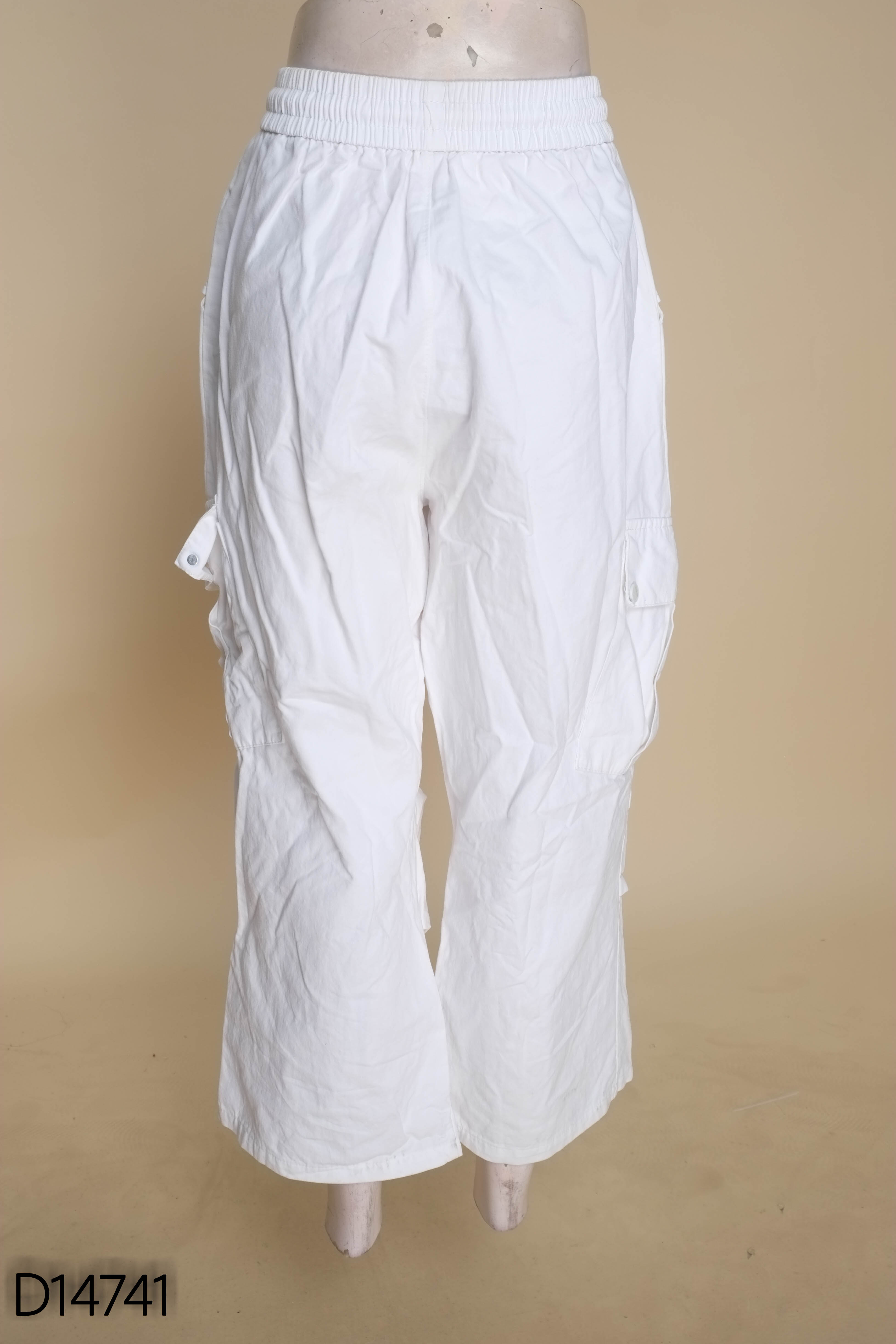 Quần kaki trắng túi hộp