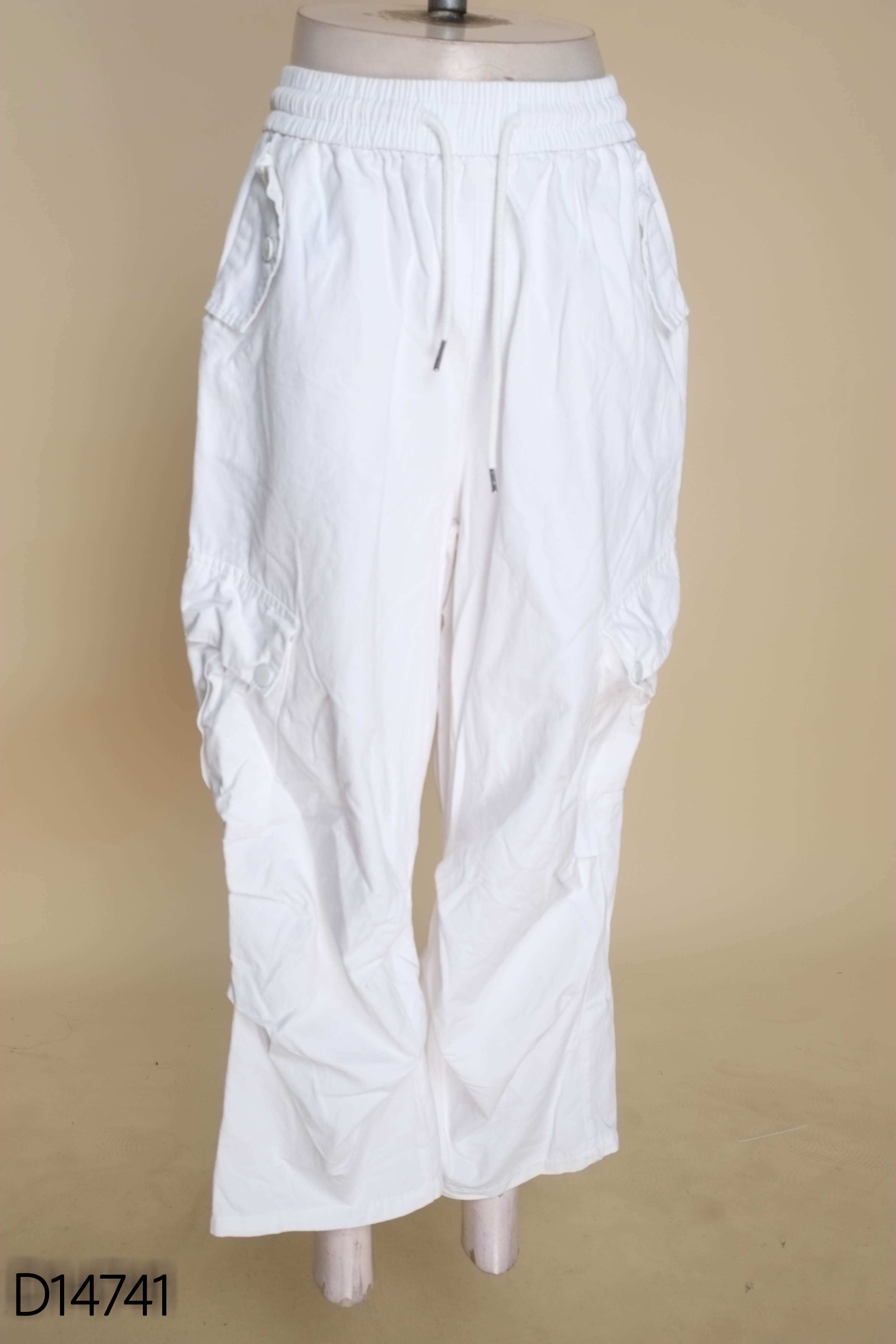 Quần kaki trắng túi hộp