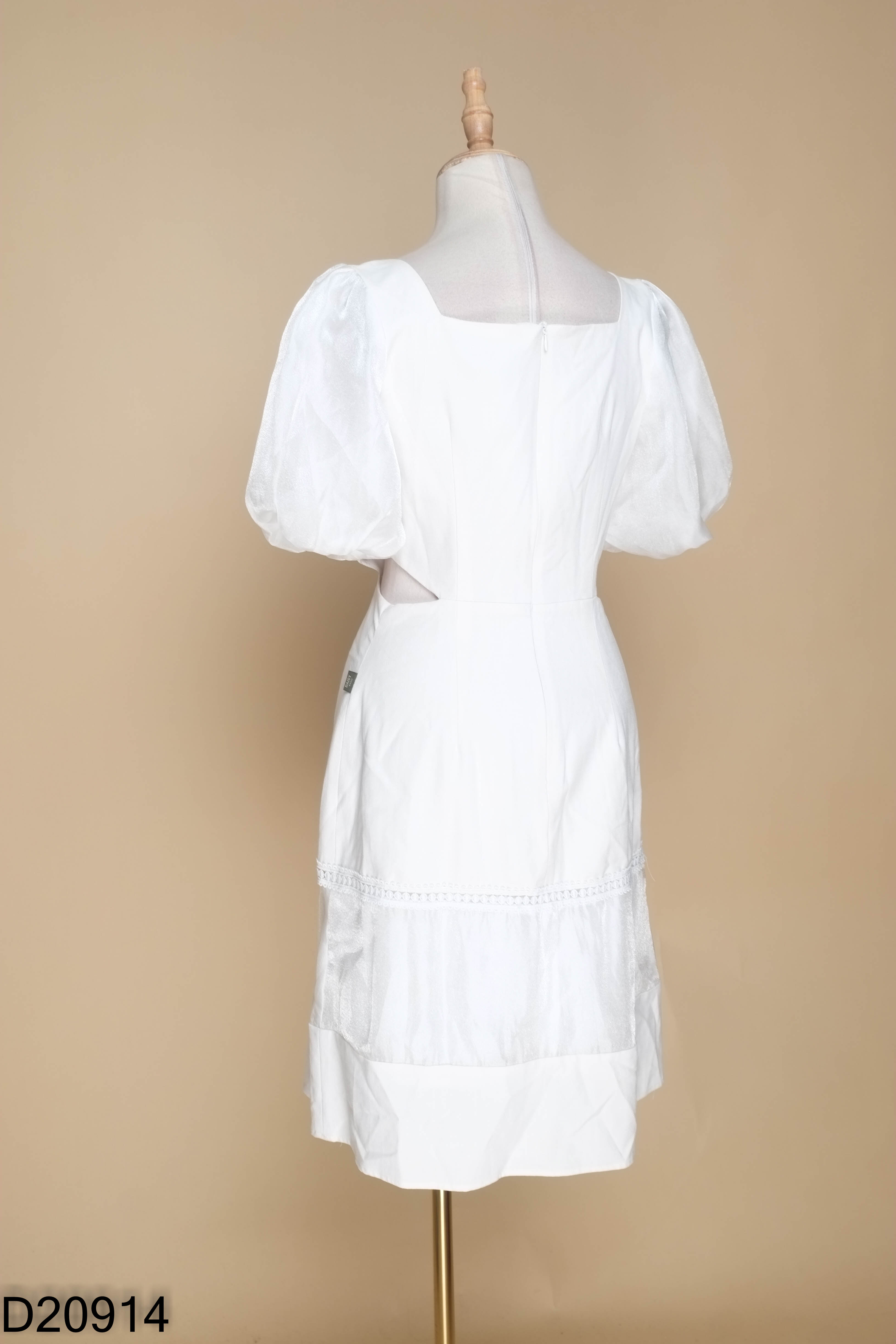 Váy DAISY trắng khoét eo