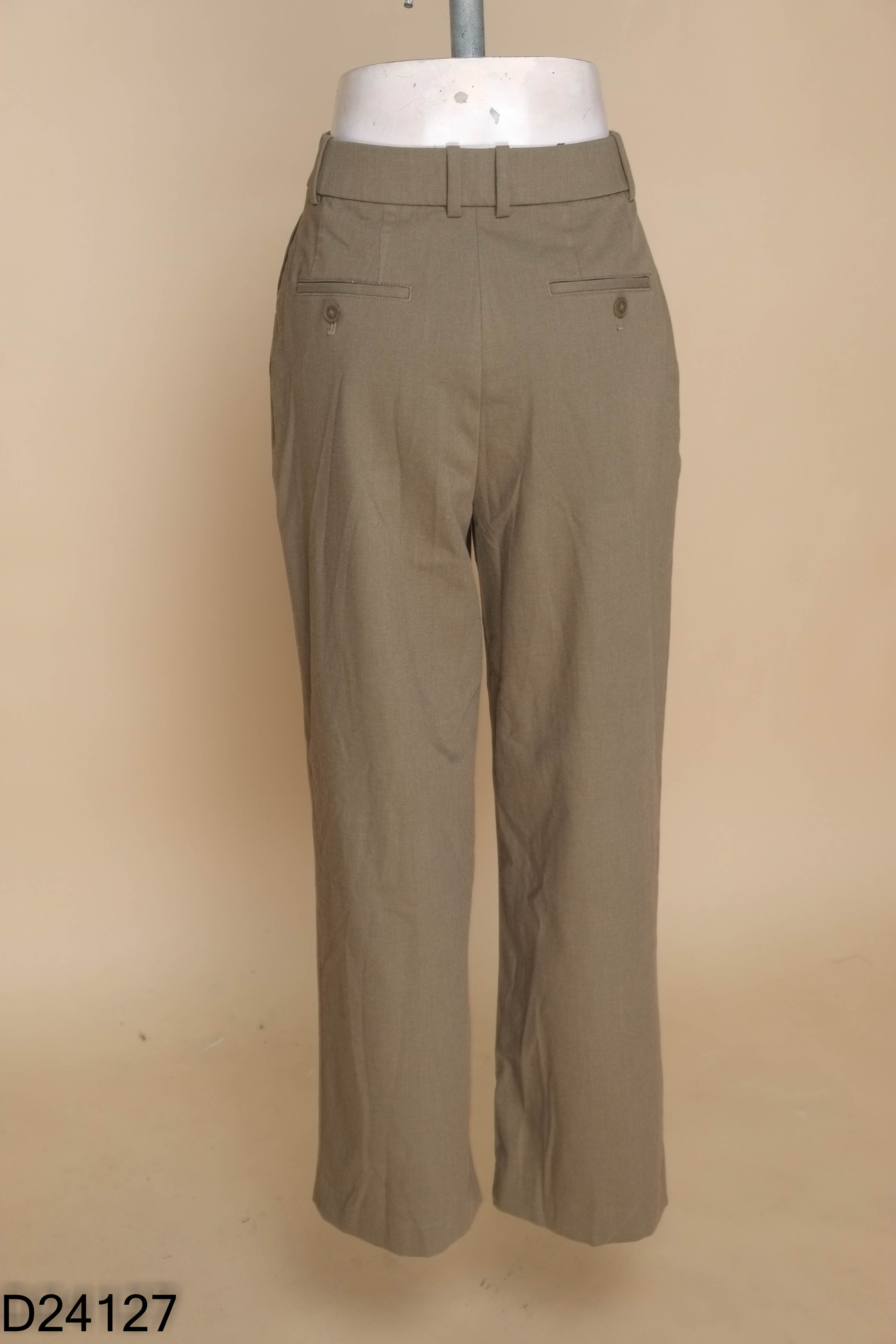 Quần nâu rêu UNIQLO trơn
