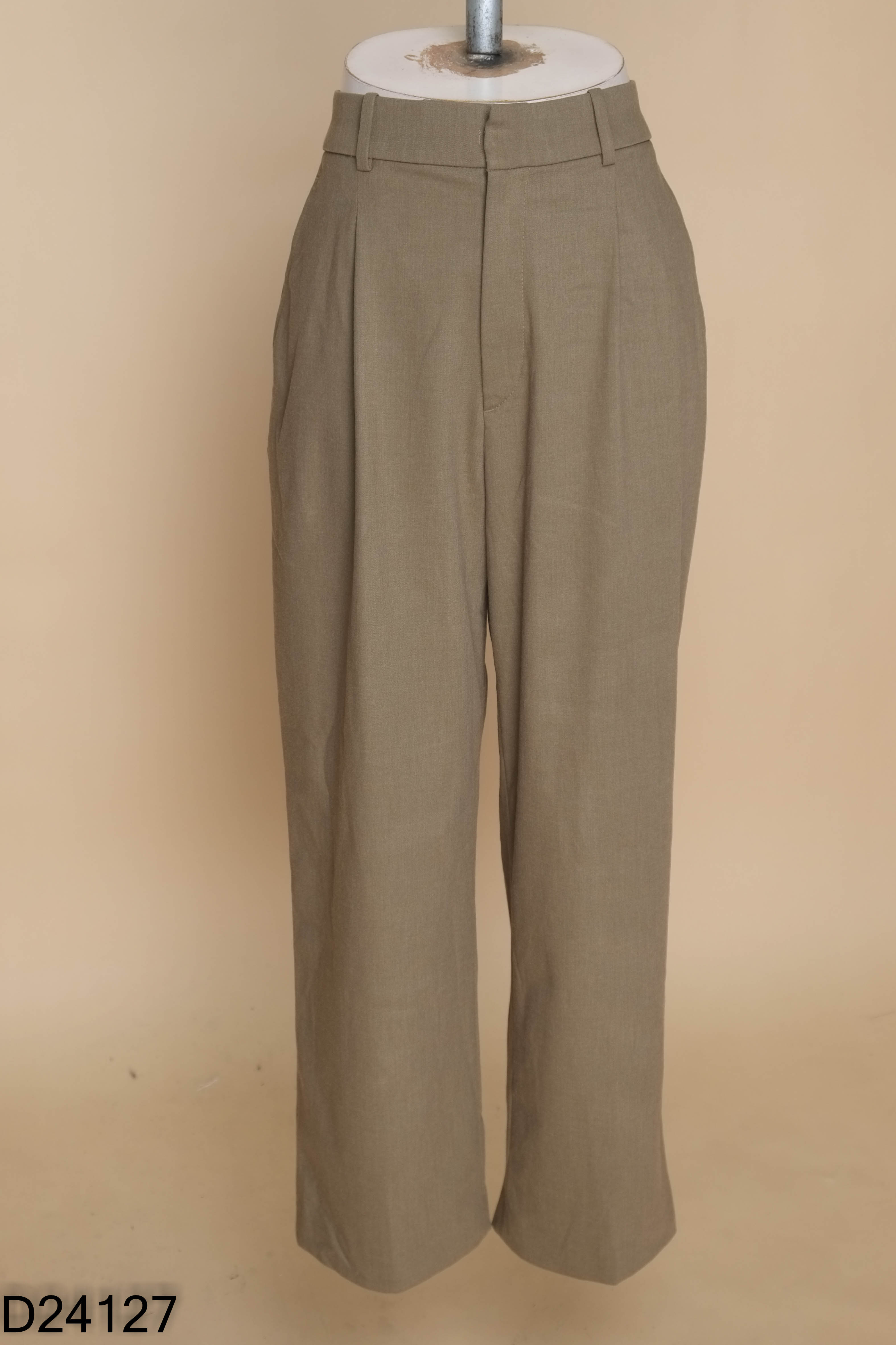 Quần nâu rêu UNIQLO trơn