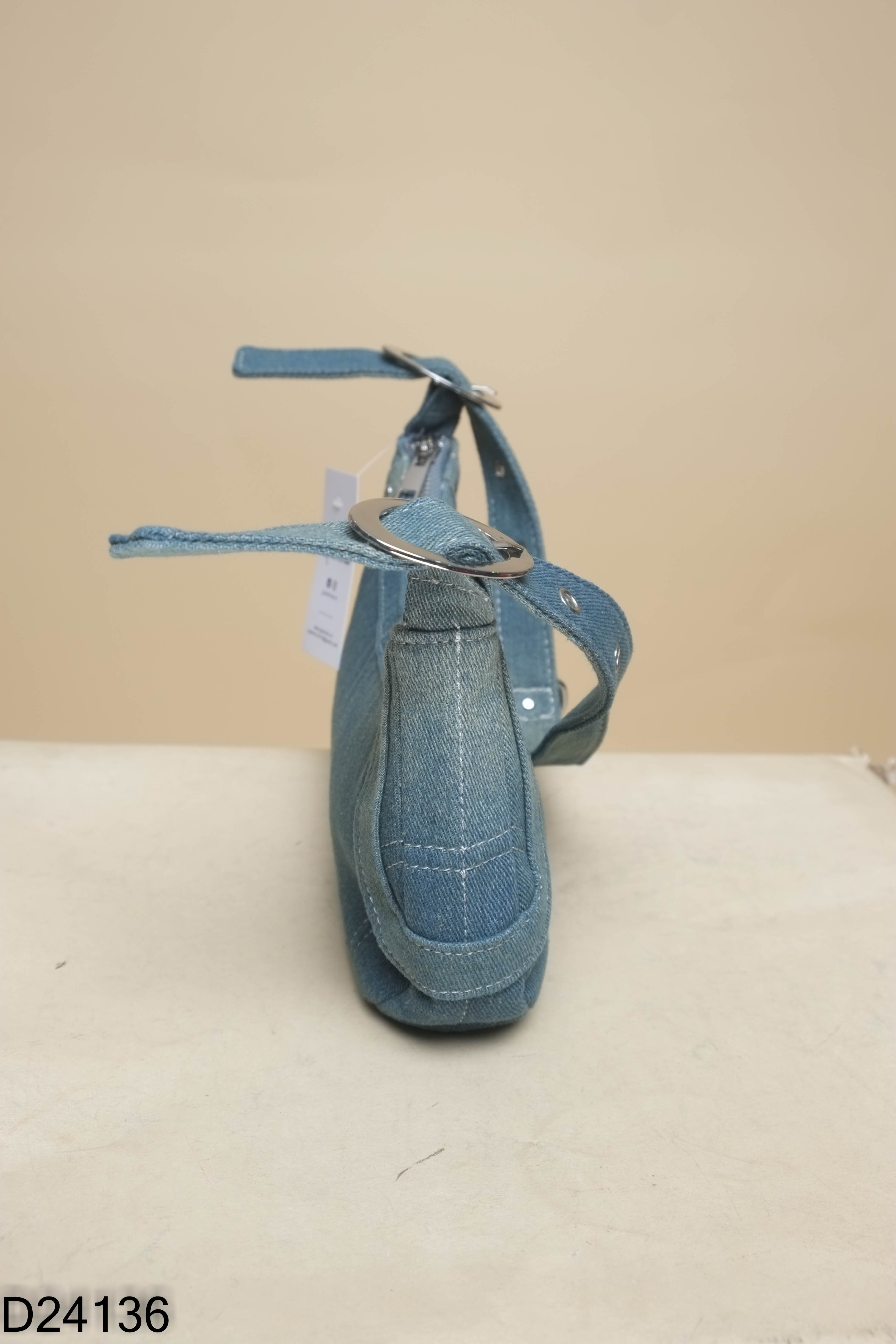 Túi xách jeans xanh BERSHKA