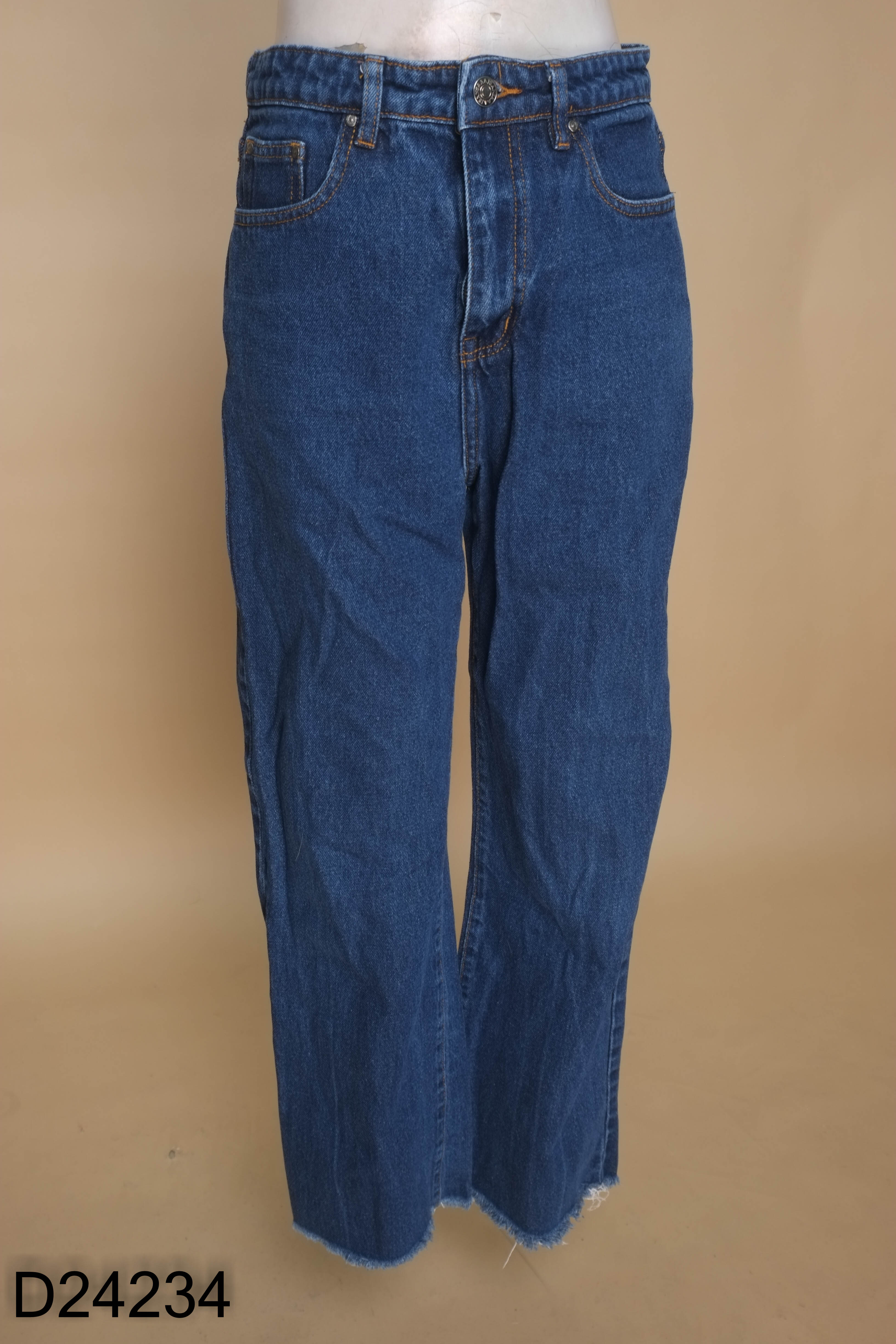 Quần jeans xanh đậm ống rua