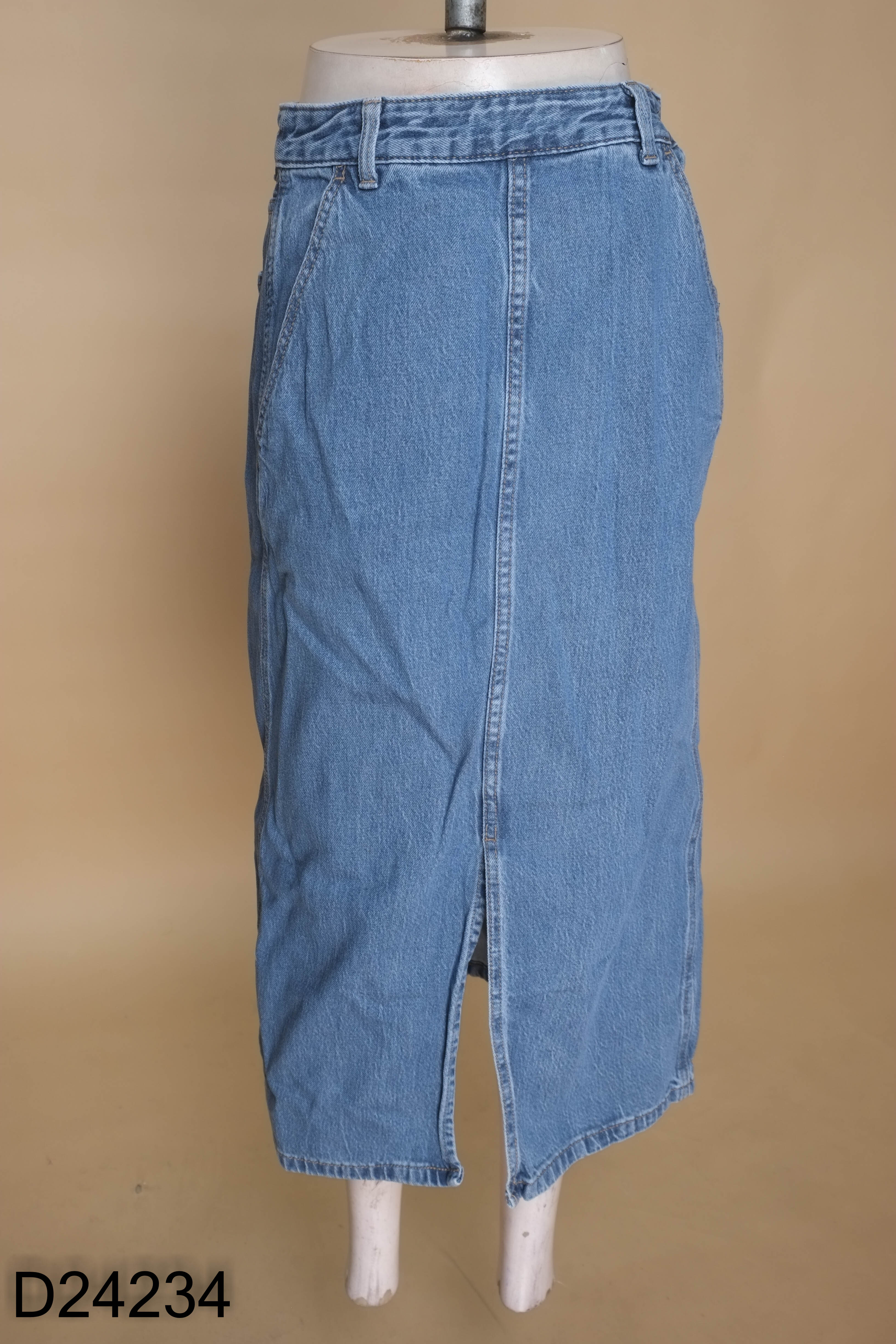 Chân váy jeans xanh xẻ dáng nhỡ