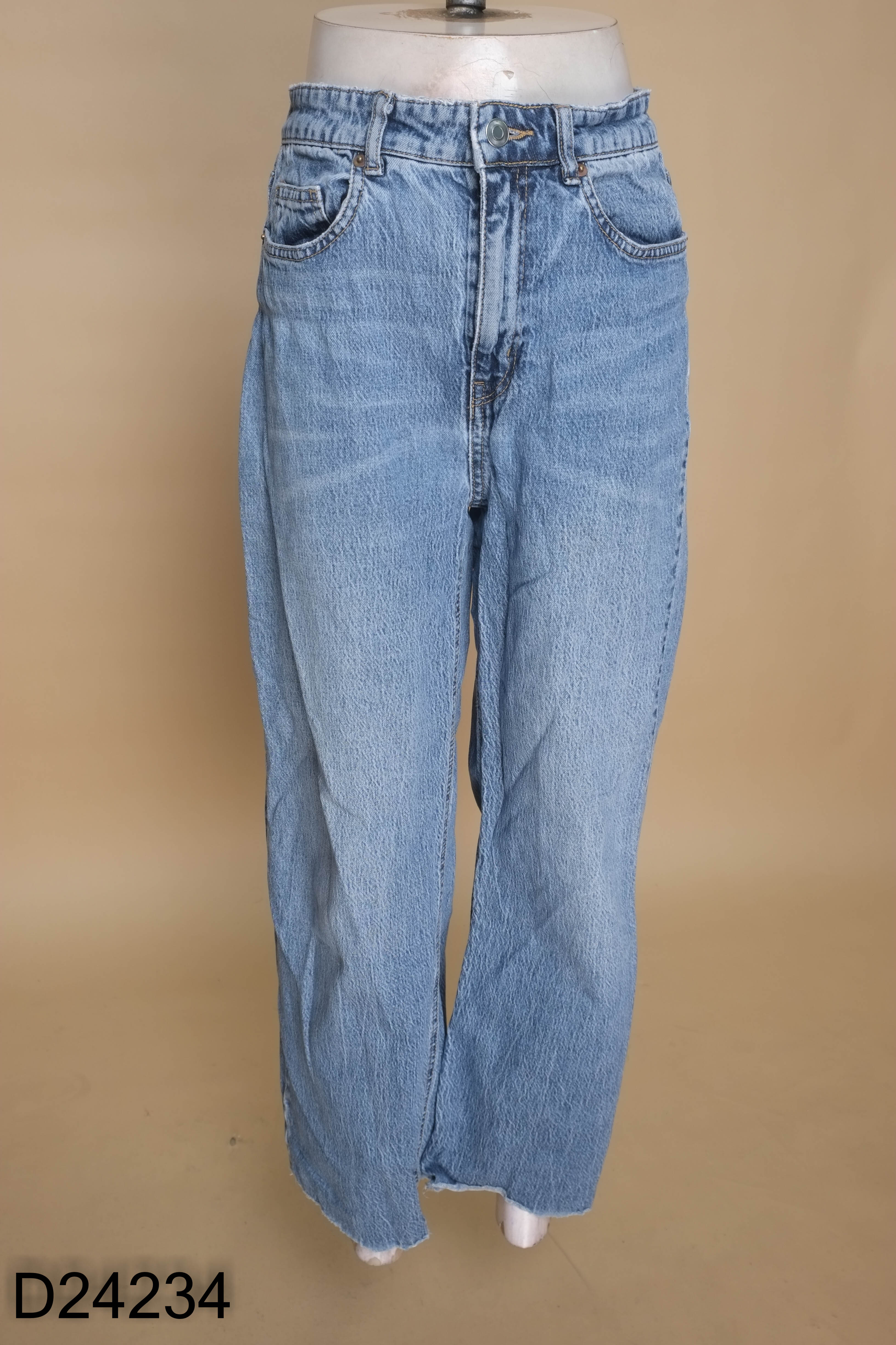 Quần jeans xanh ống suông