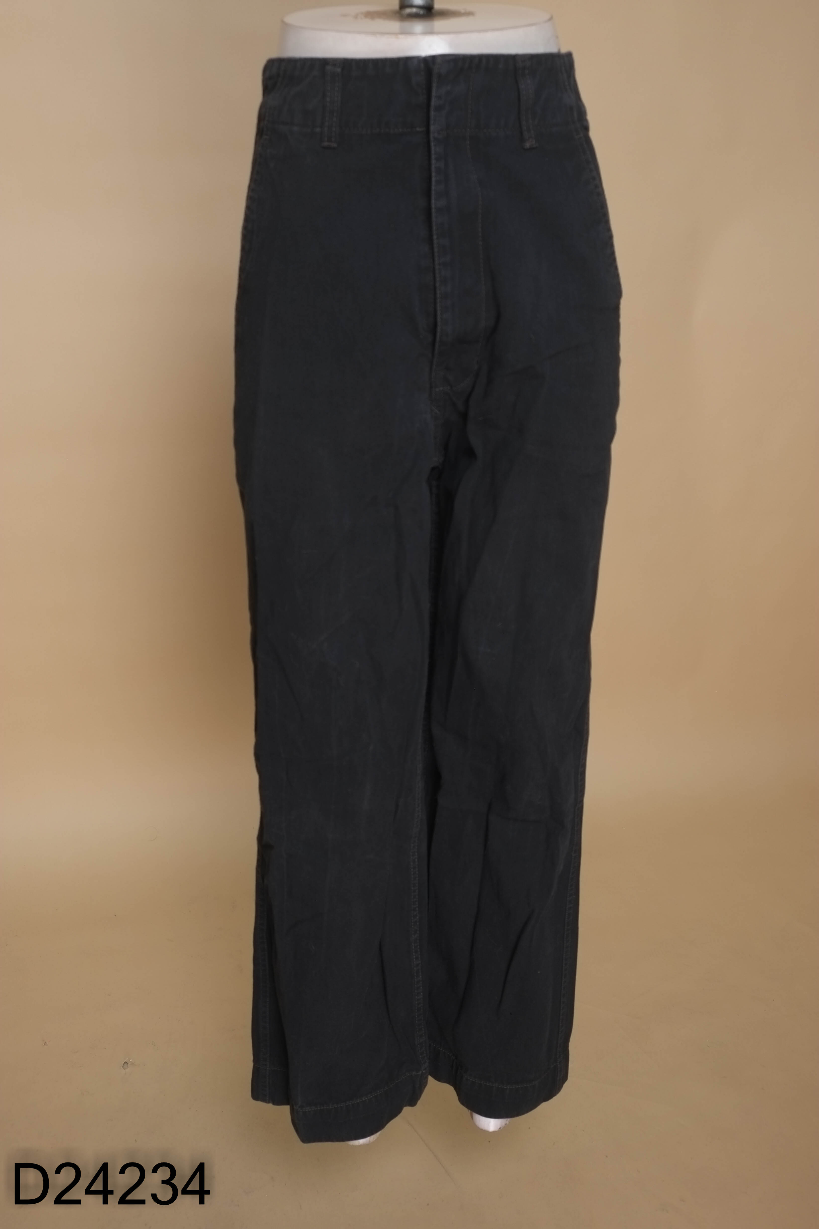 Quần jeans đen trơn ống rộng