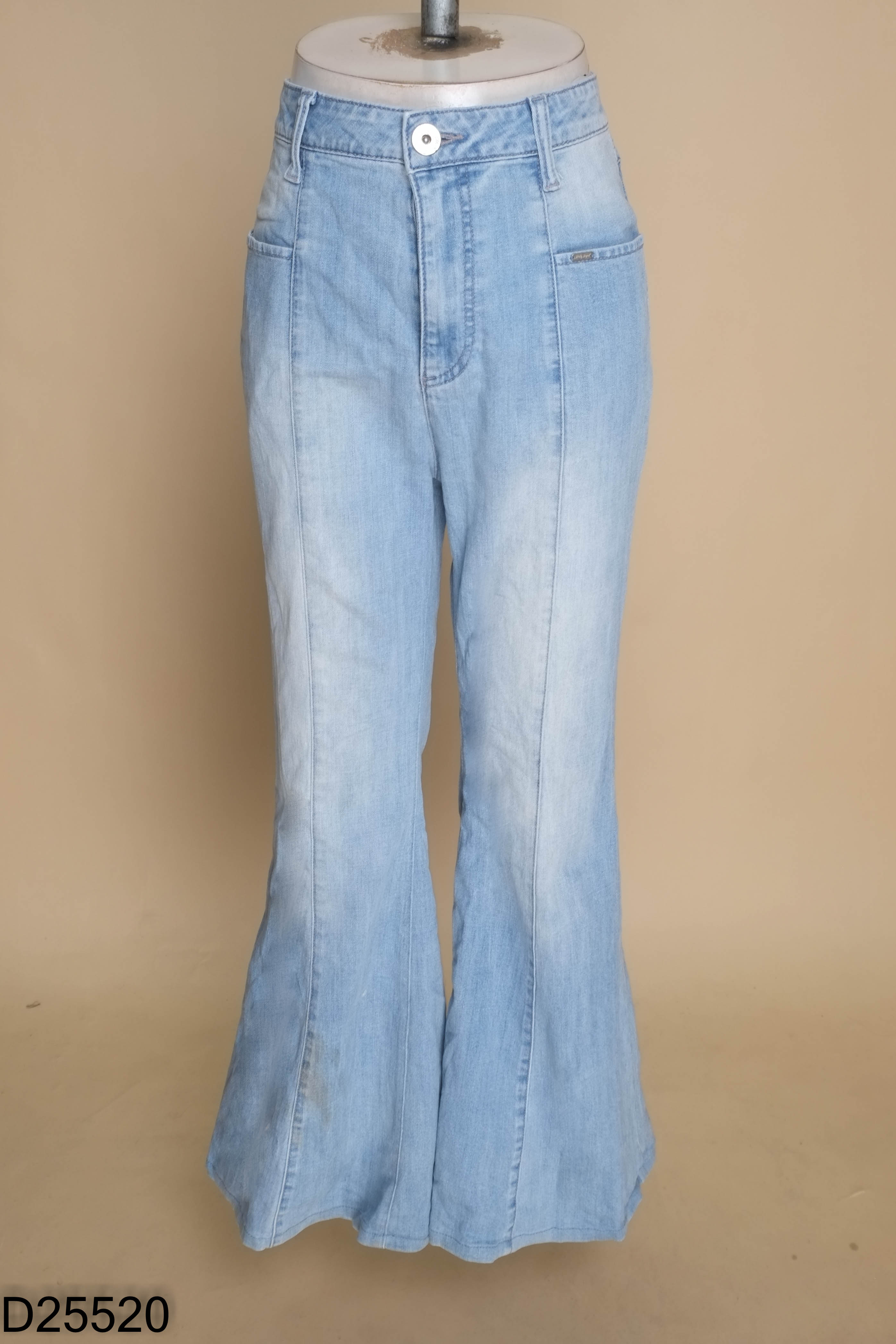 Quần jeans xanh trơn loe ống