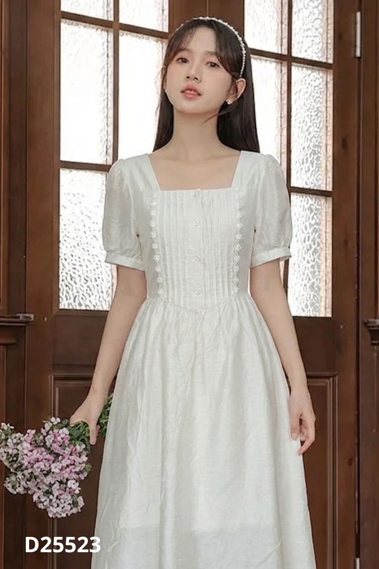 Váy xanh cổ vuông phối ren