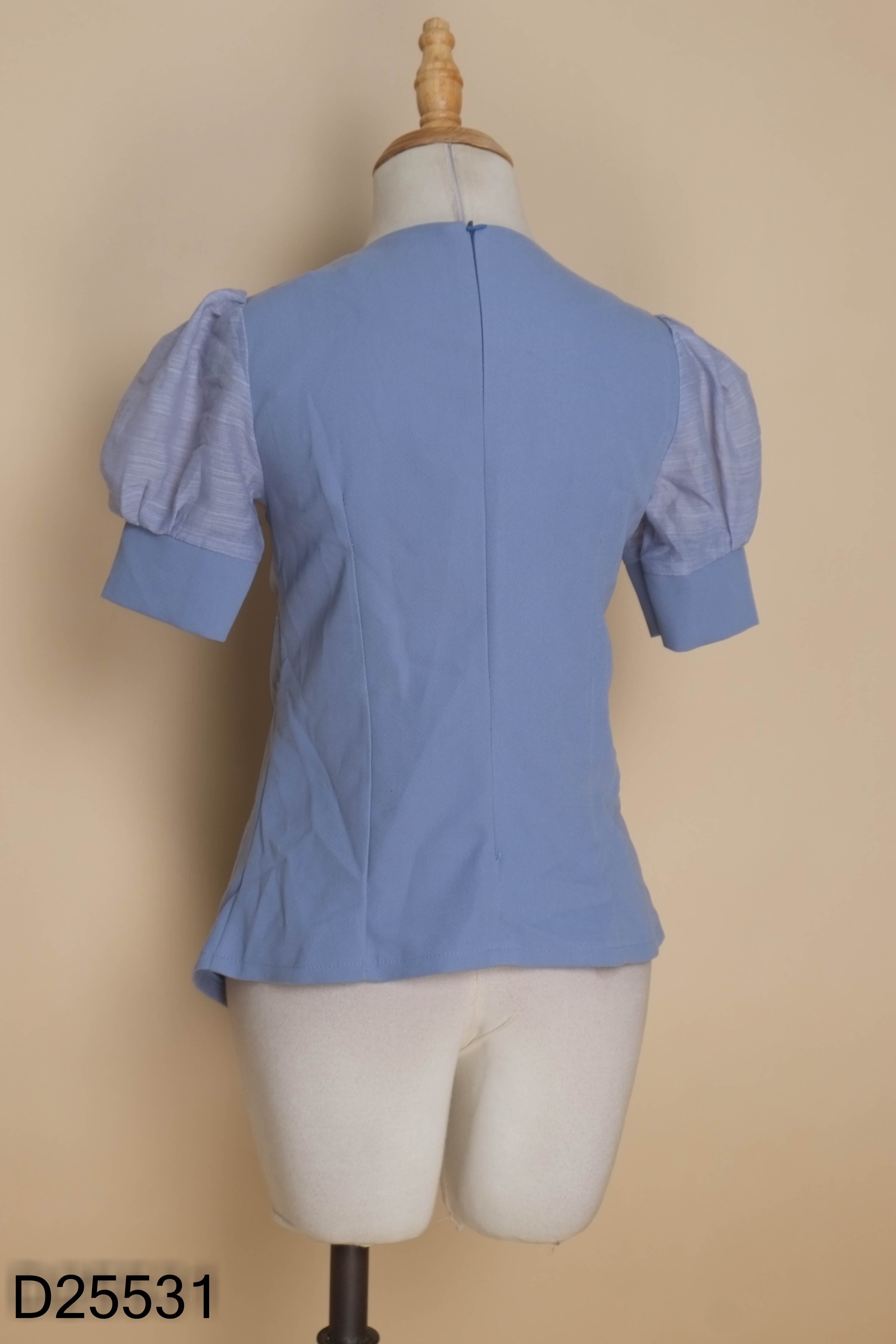 Áo xanh tay bồng đính hạt