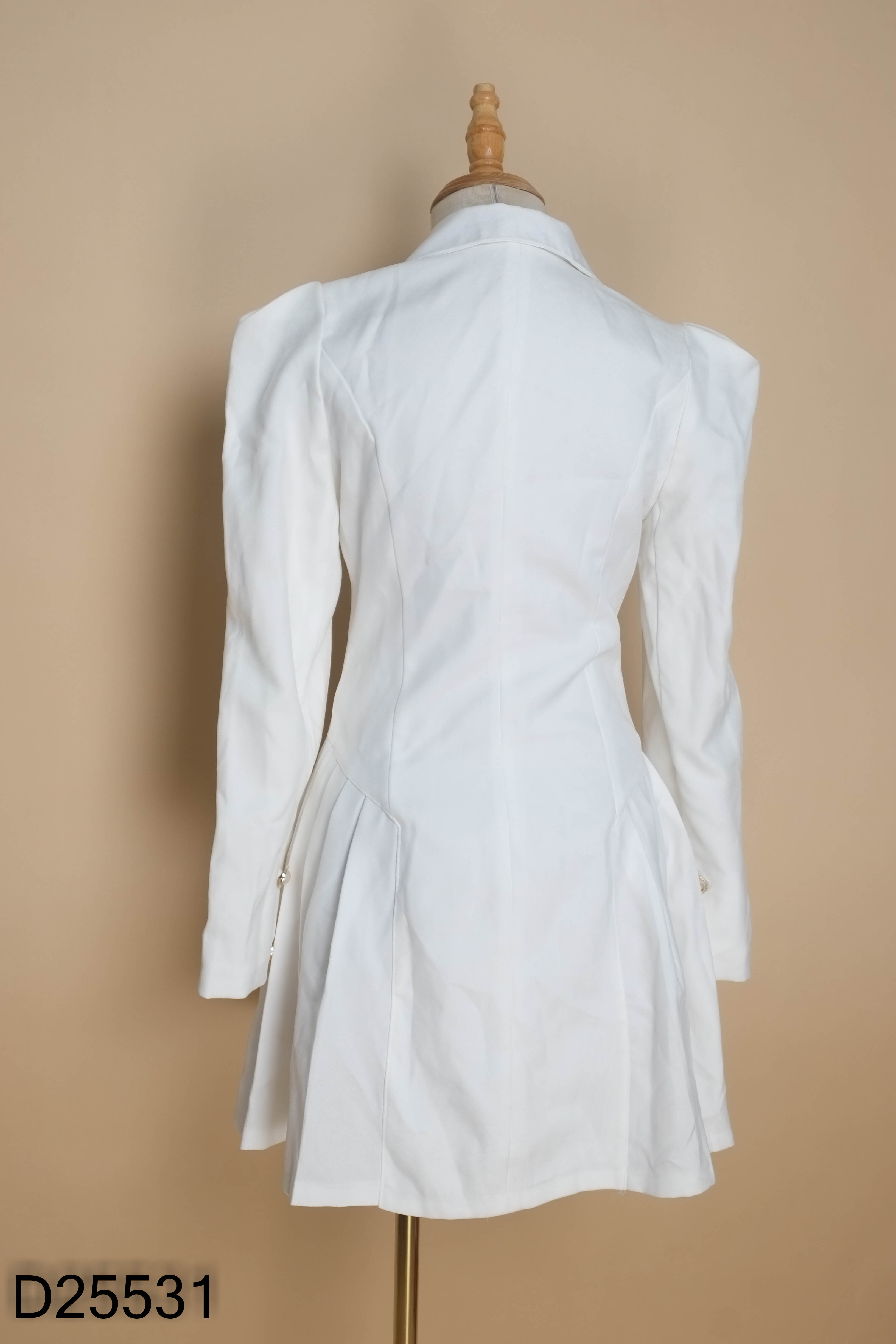 Váy trắng trơn cổ vest