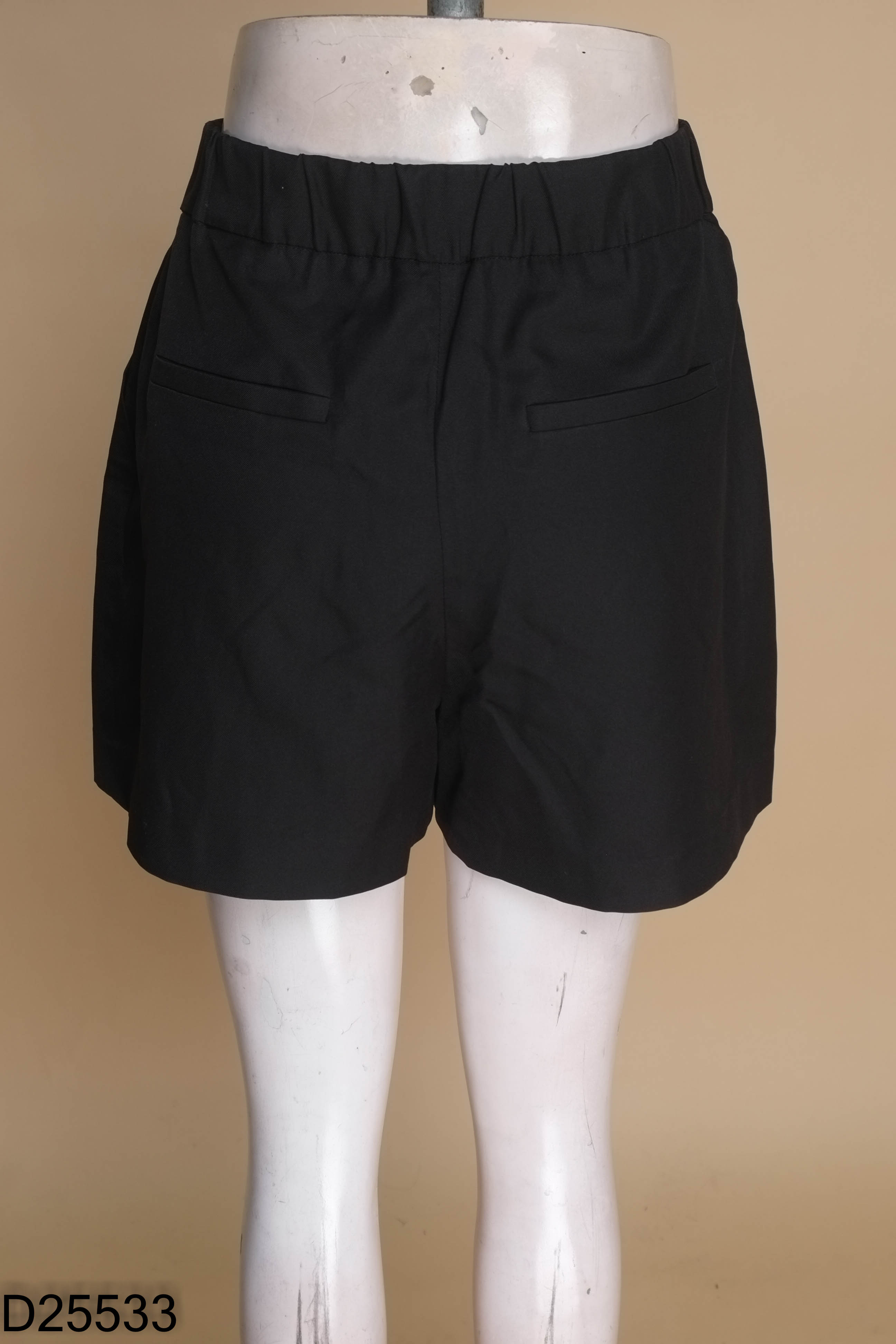 NEWTAG Quần shorts đen MIXXO trơn
