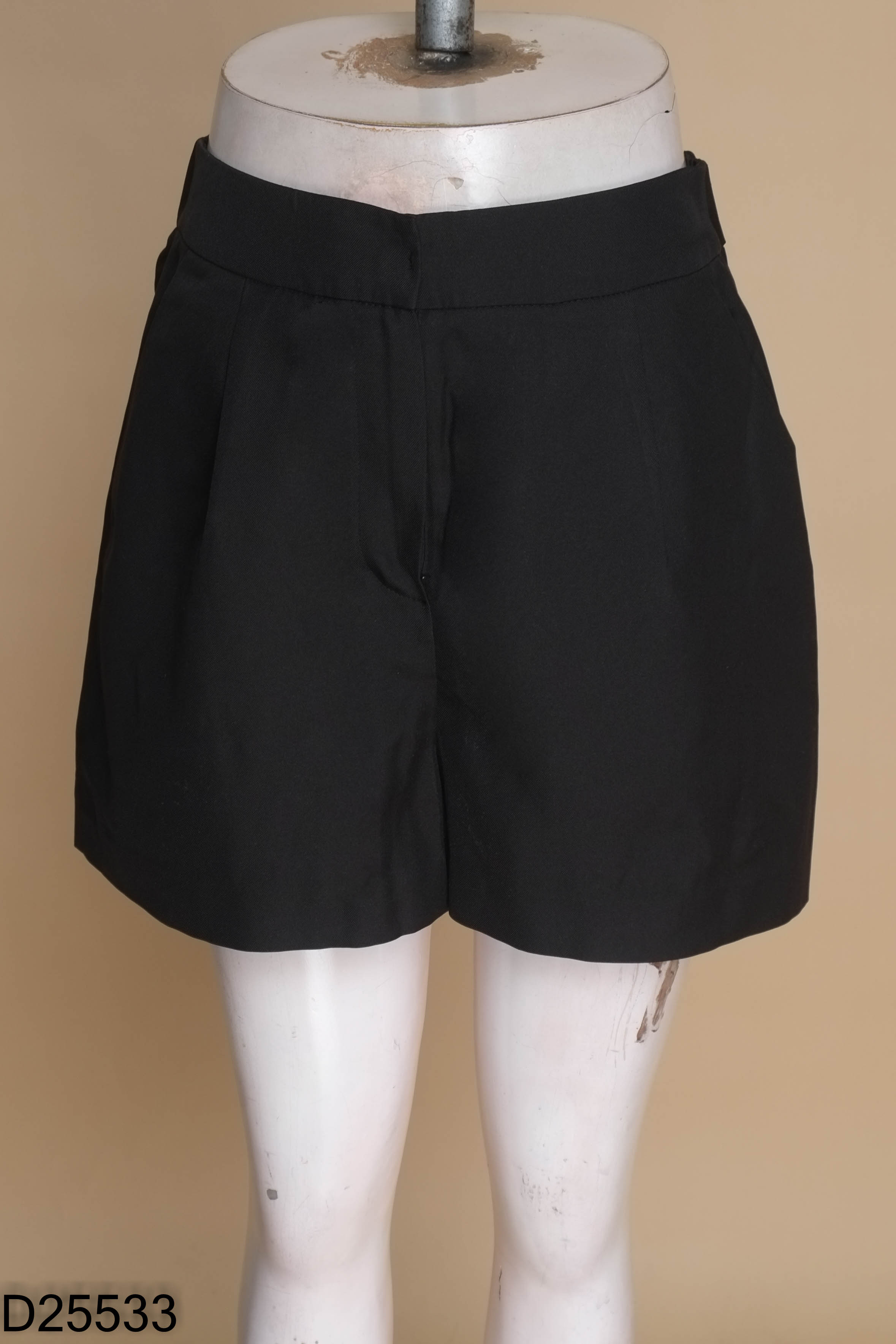 NEWTAG Quần shorts đen MIXXO trơn