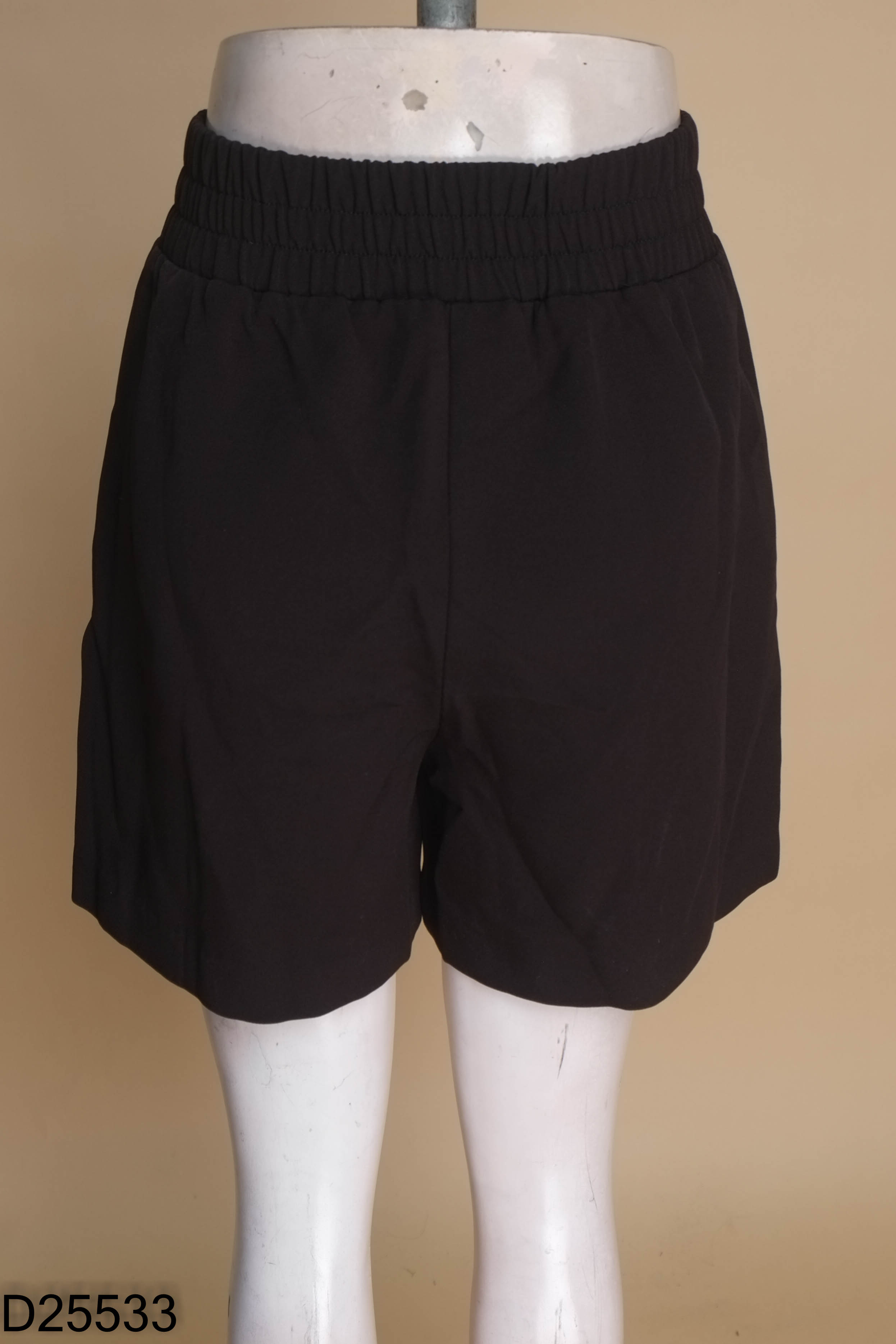 Quần short CORTELLE đen trơn