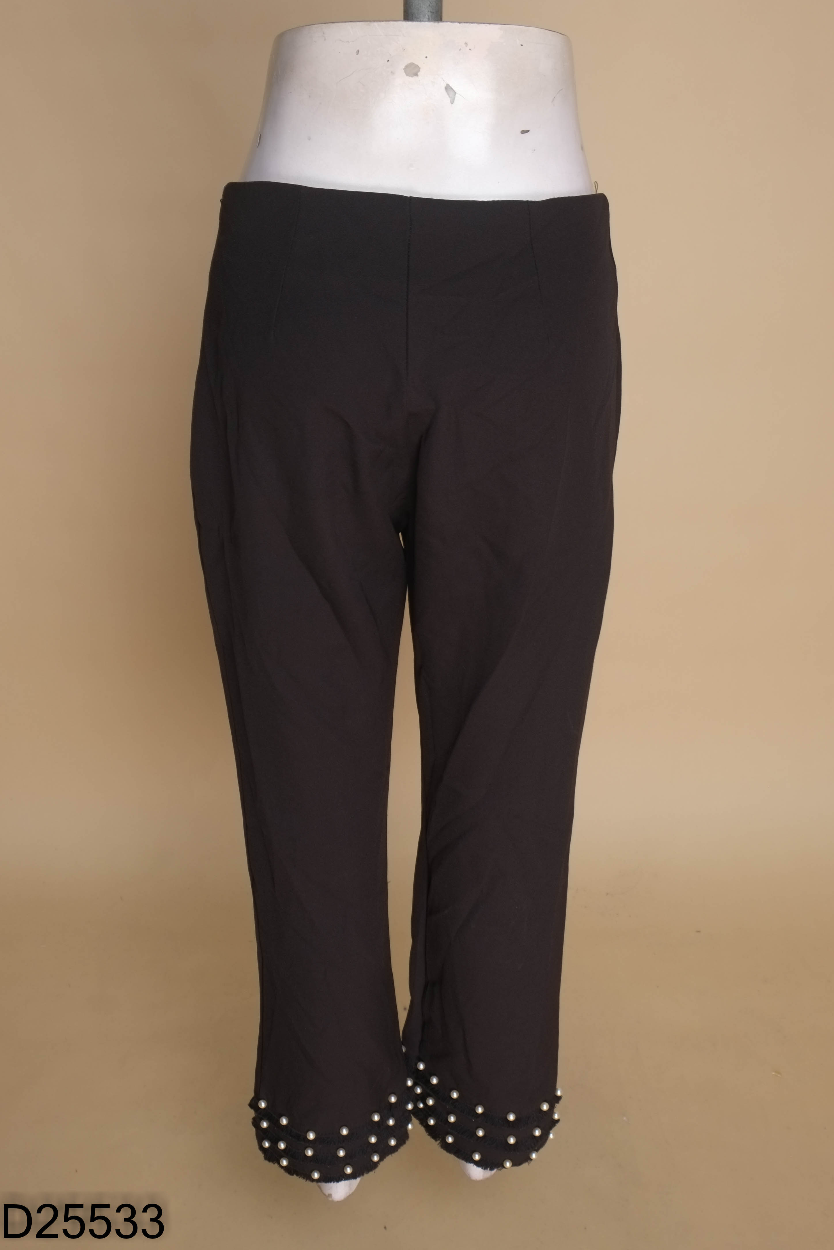 Quần đen TRAF COLLECTION đính ngọc