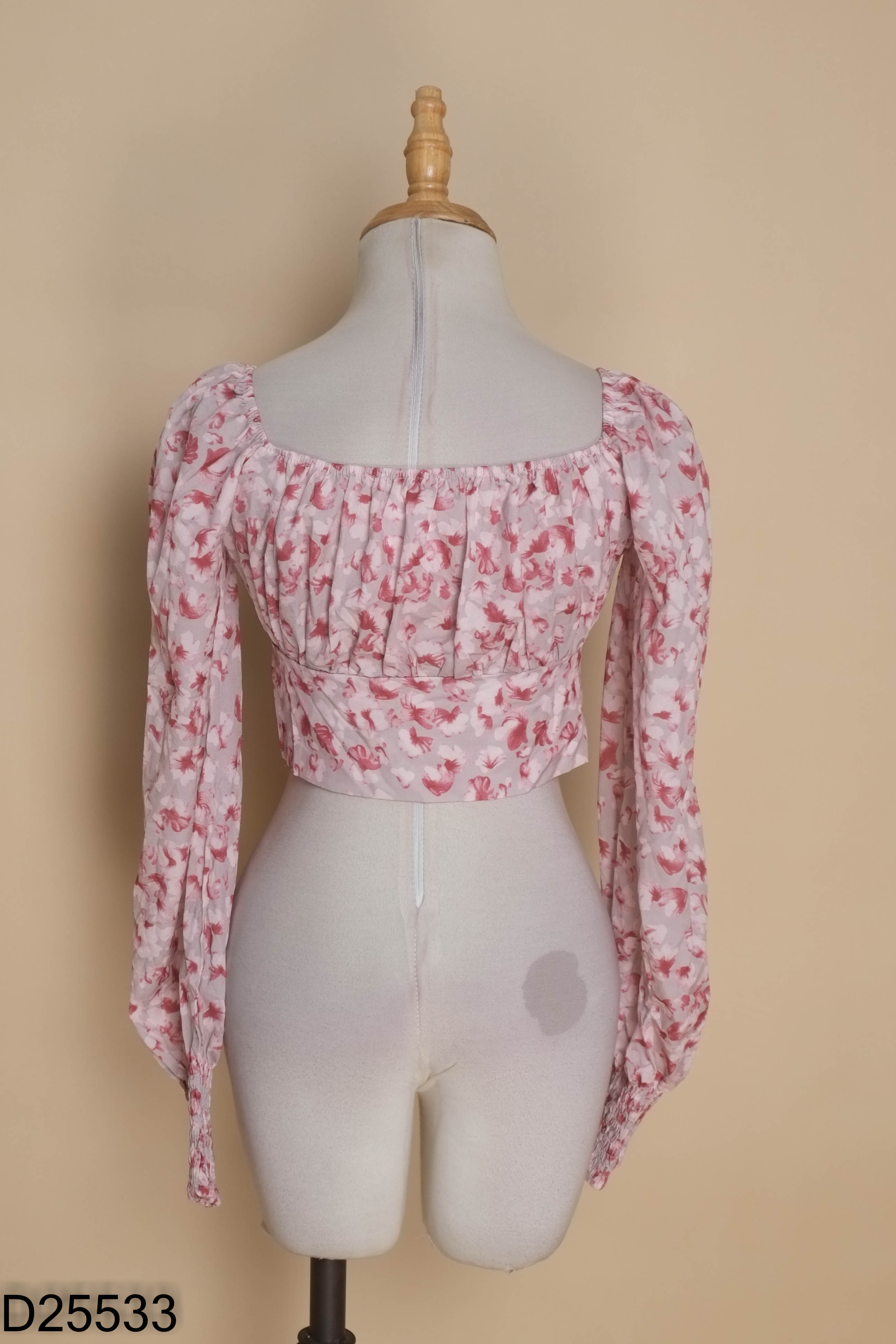 Áo hồng croptop hoa dài tay