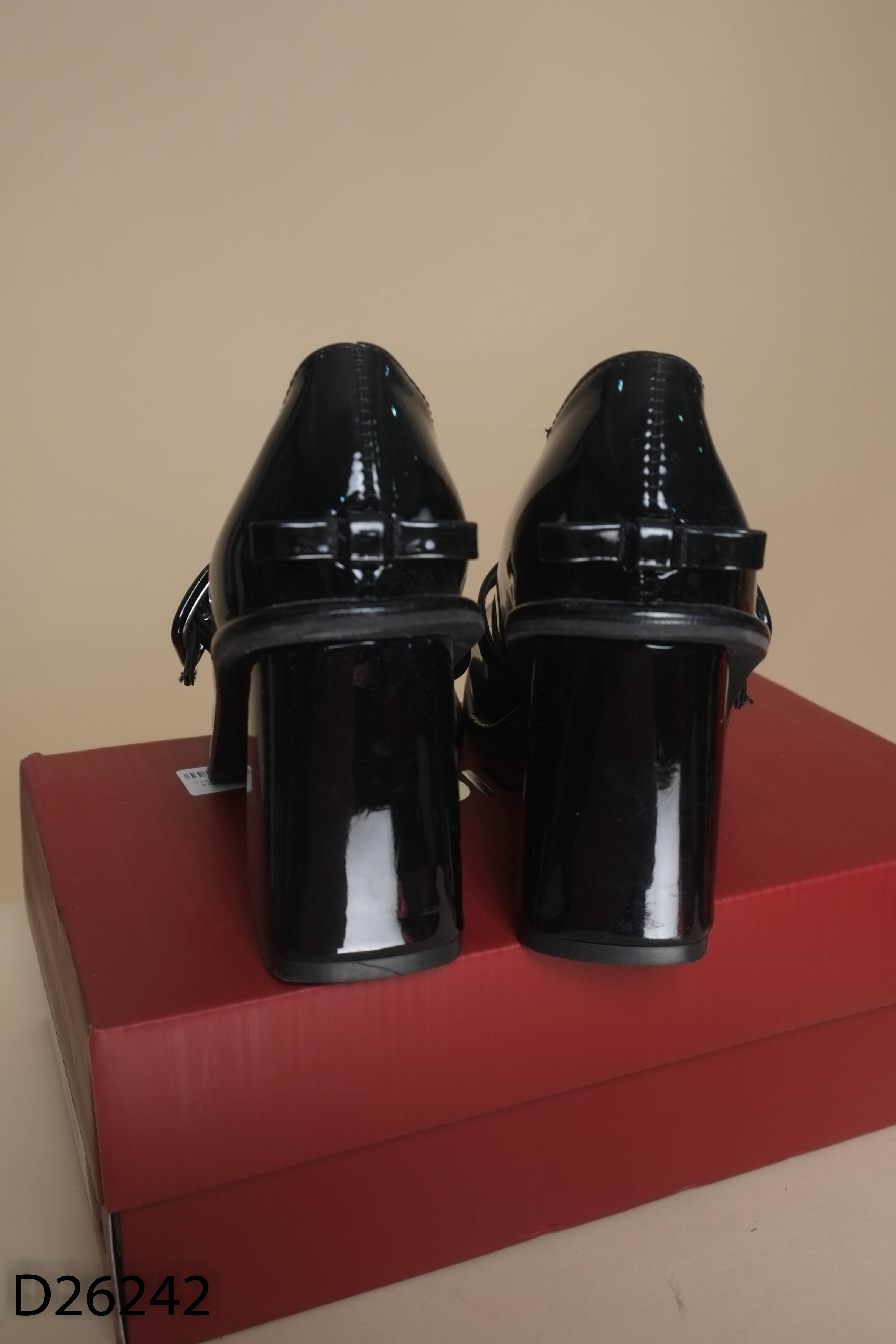 BOX Giày búp bê đen cao gót