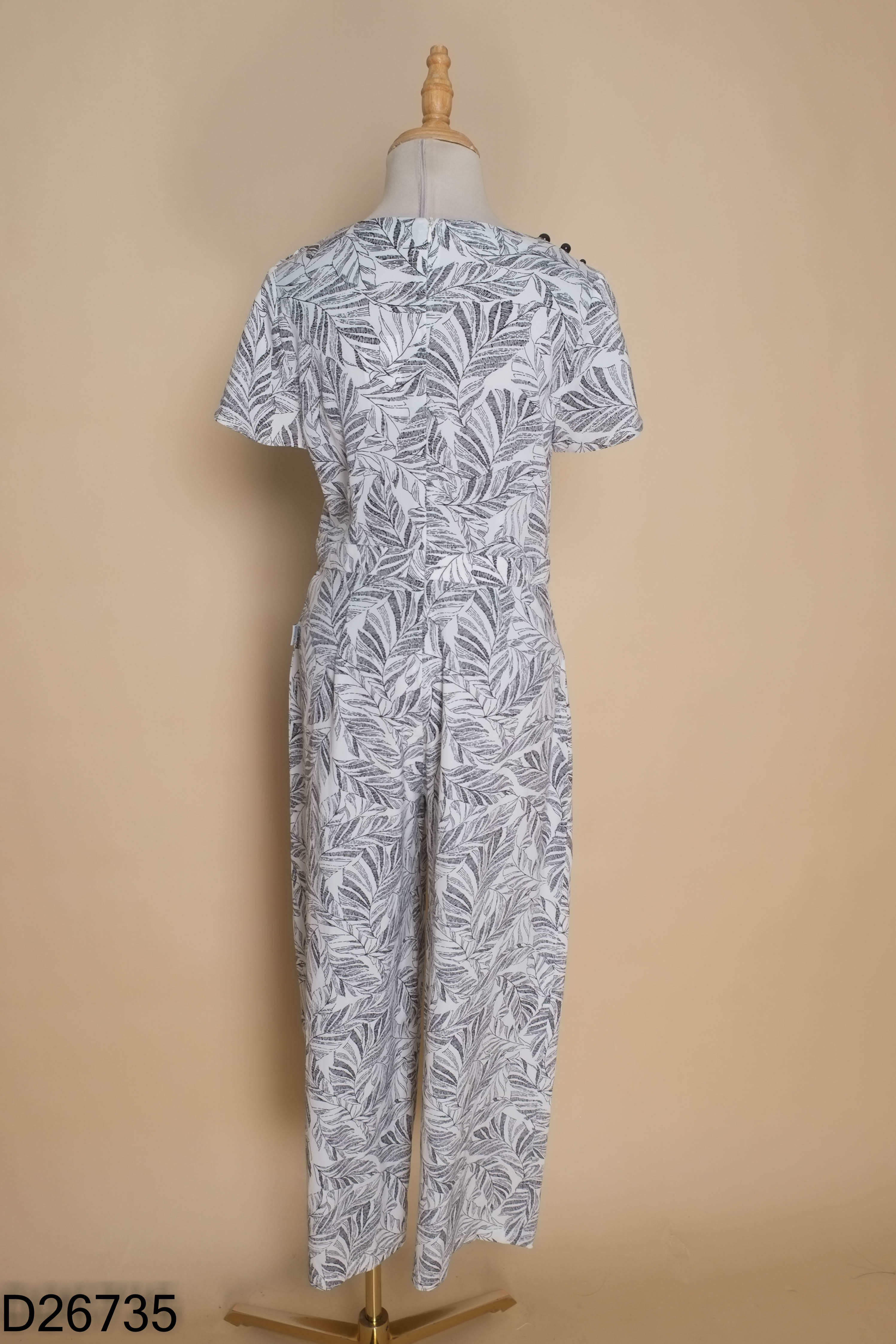 Jumpsuit trắng EMSPO lá đen