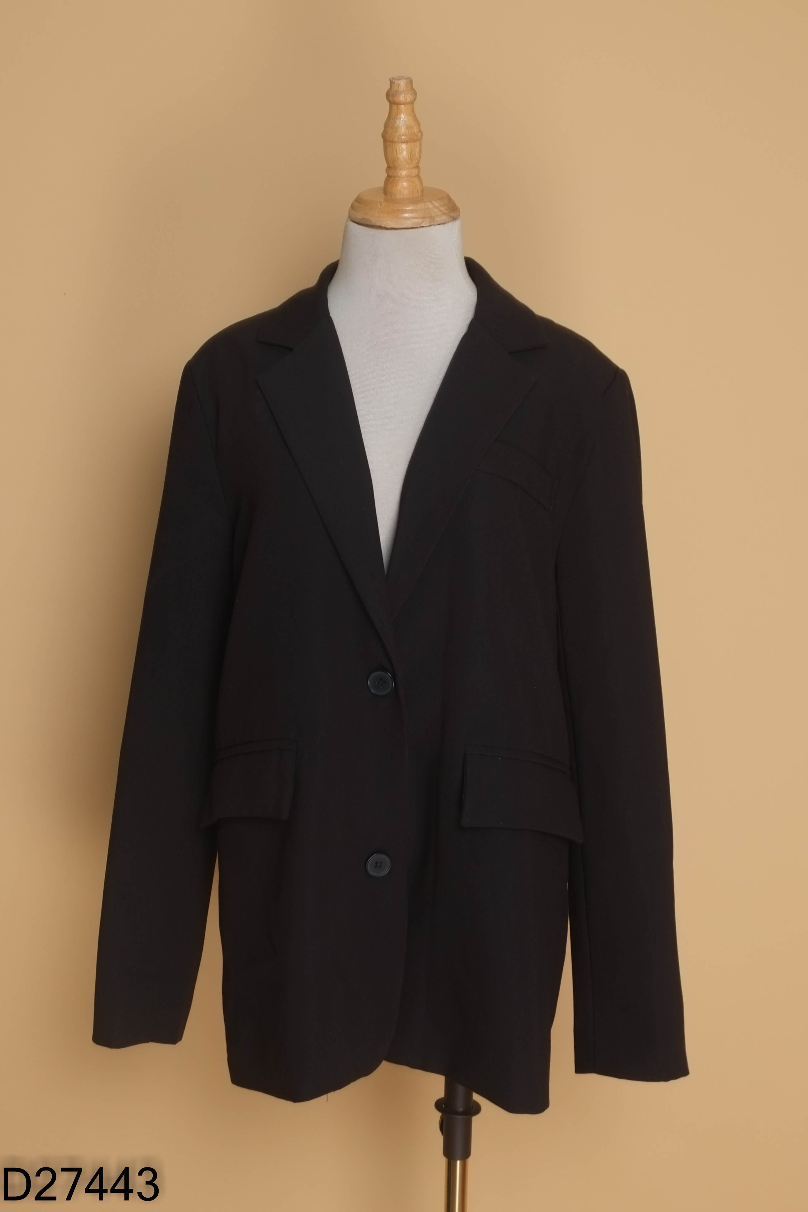 Áo blazer đen lót kẻ