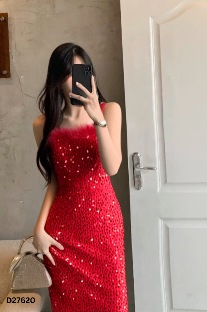 Váy đỏ đính hạt lấp lánh