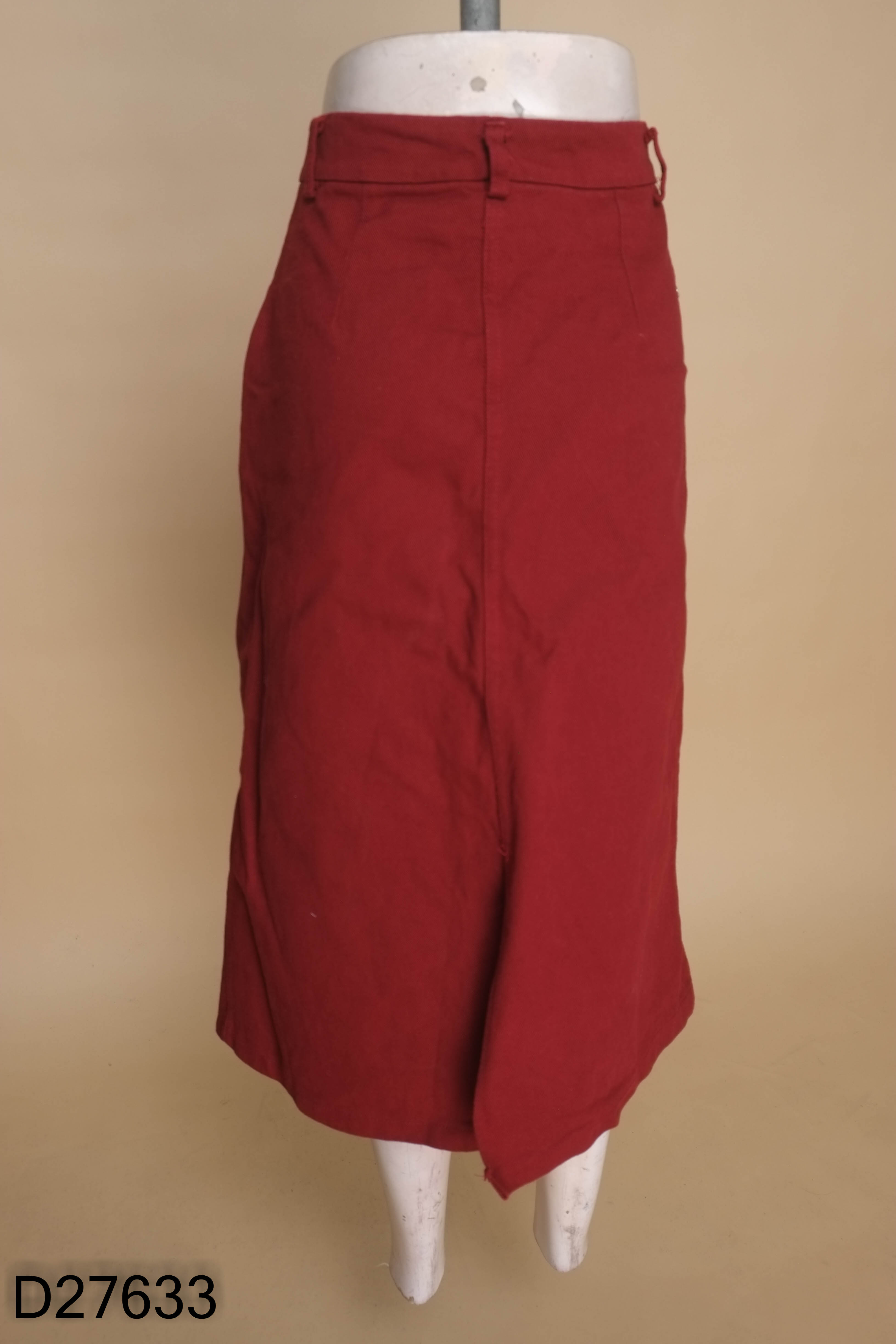 Chân váy đỏ kaki dáng ôm