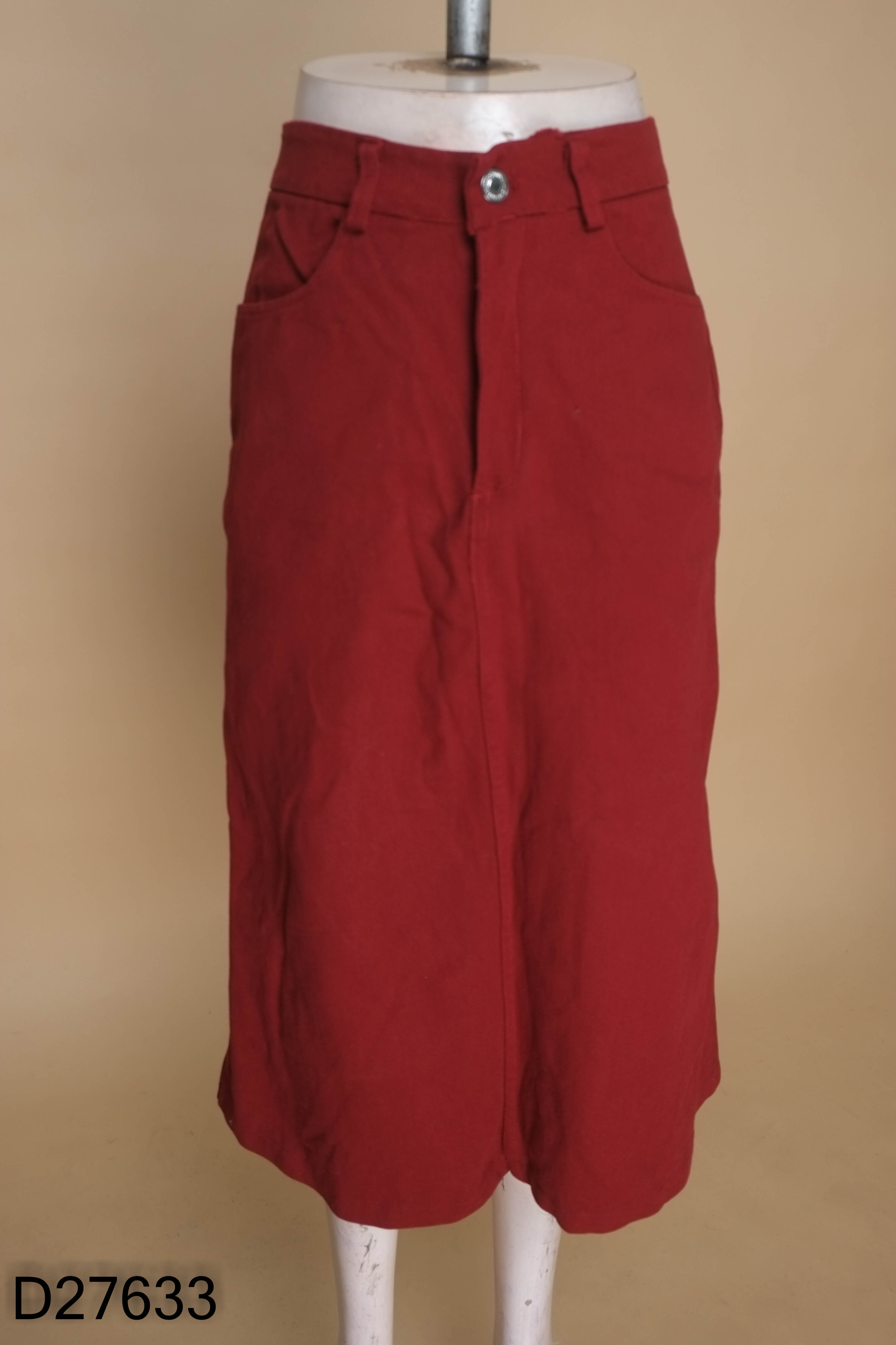 Chân váy đỏ kaki dáng ôm