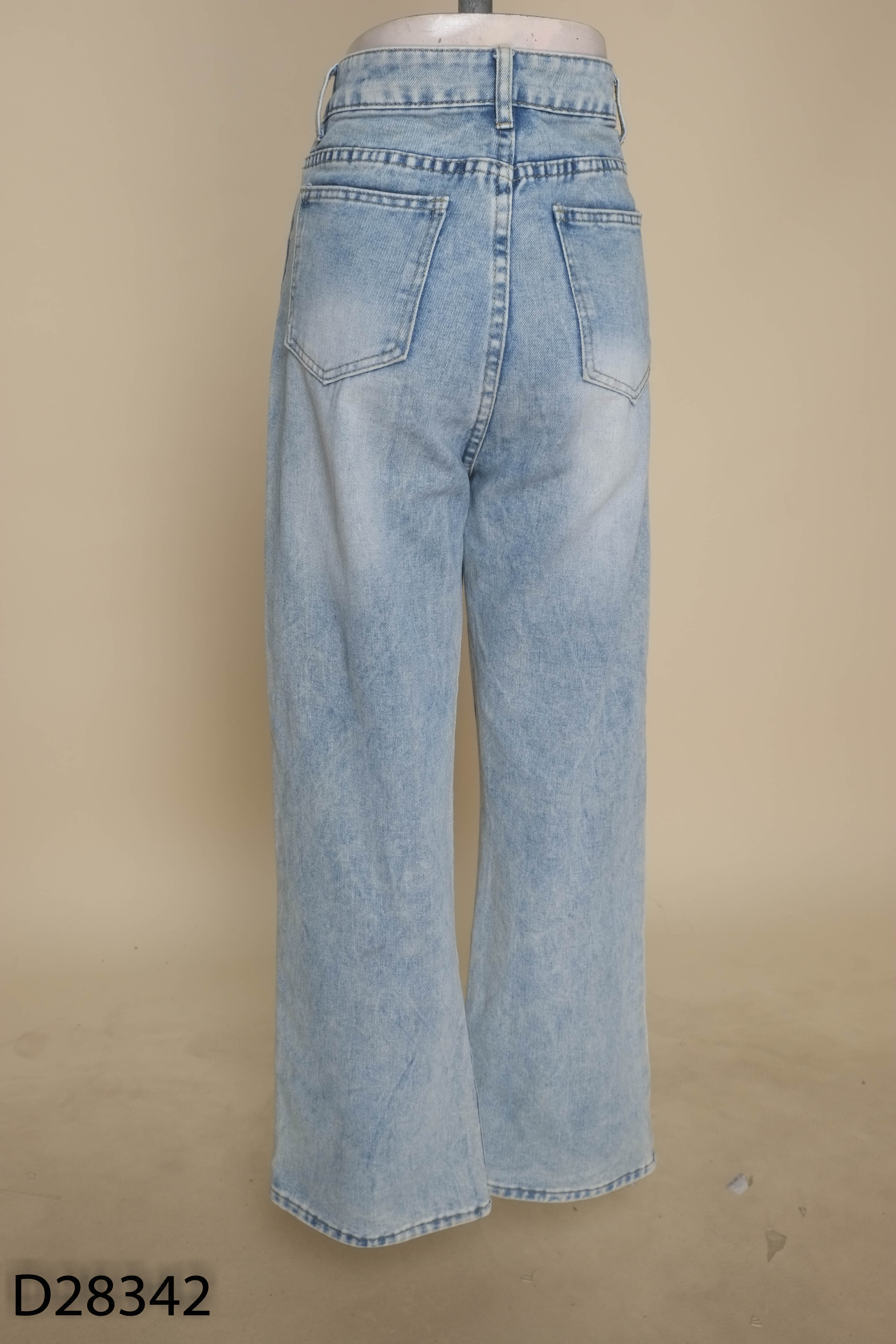 Quần jeans xanh suông