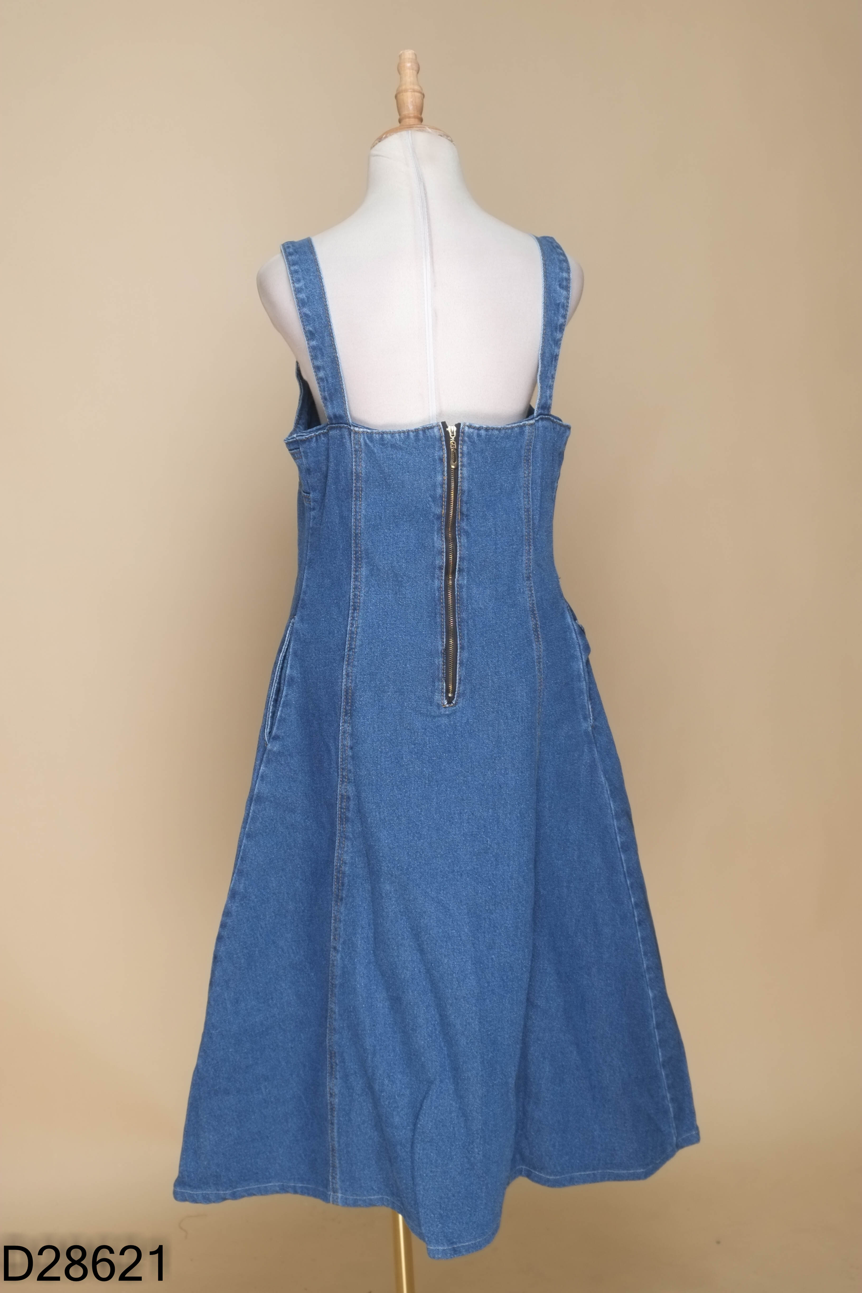 Váy jean xanh cổ vuông