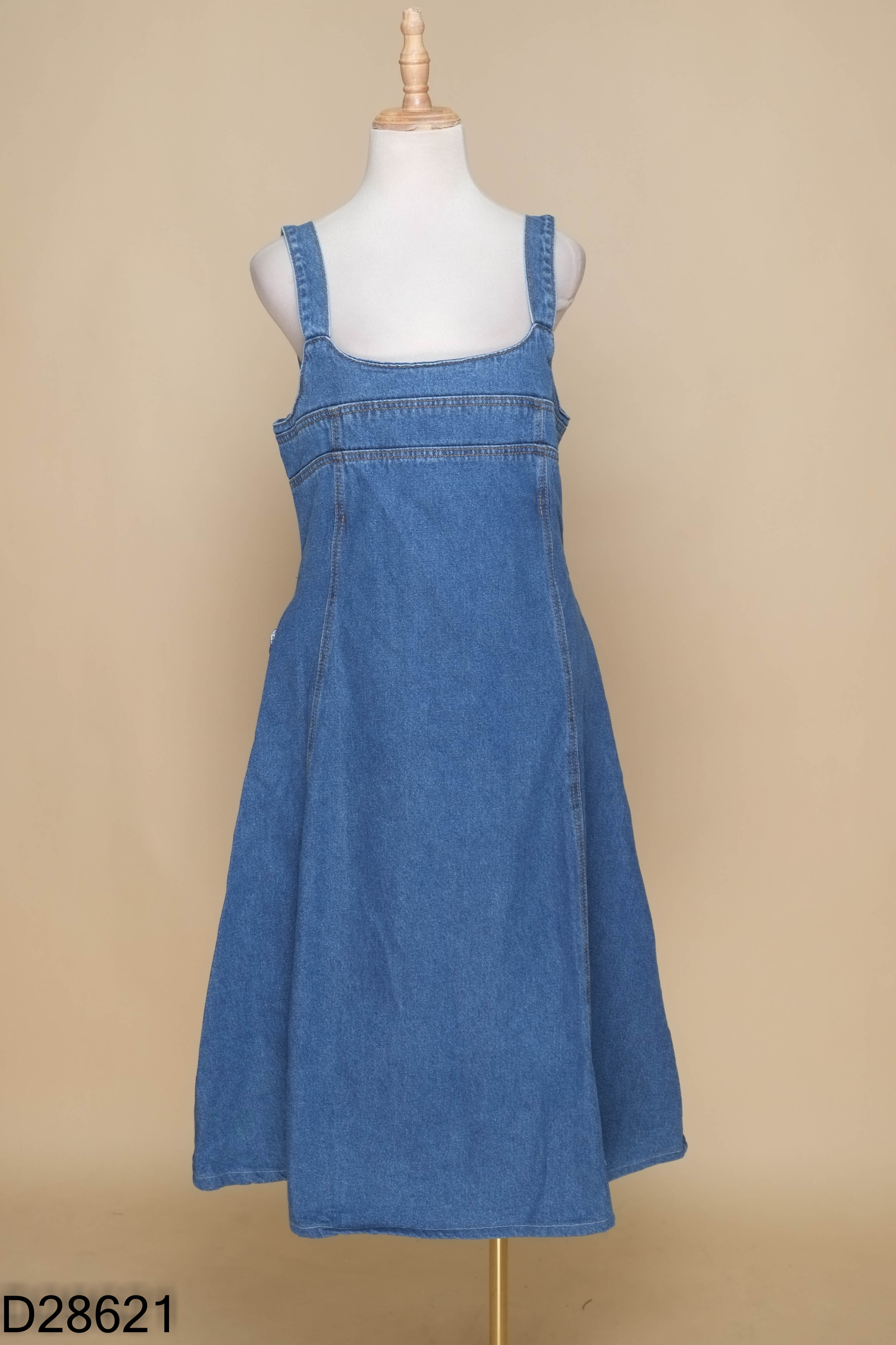 Váy jean xanh cổ vuông