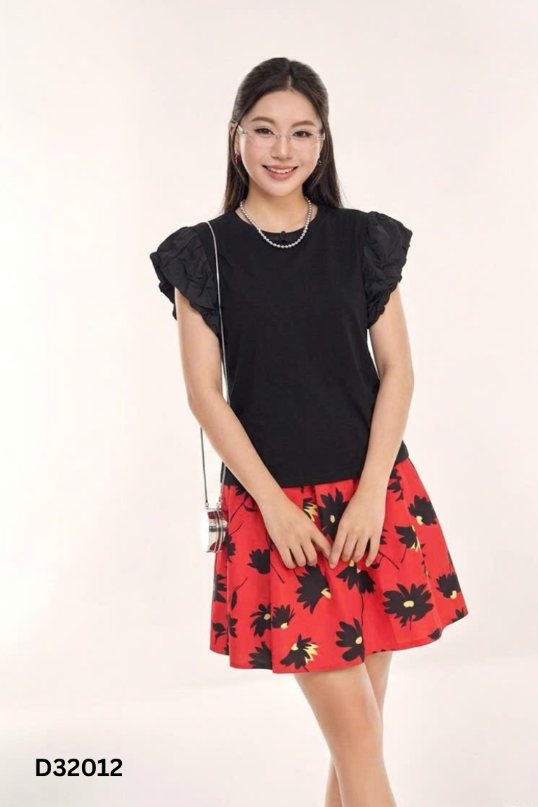 Set áo đen + chân váy đỏ hoa