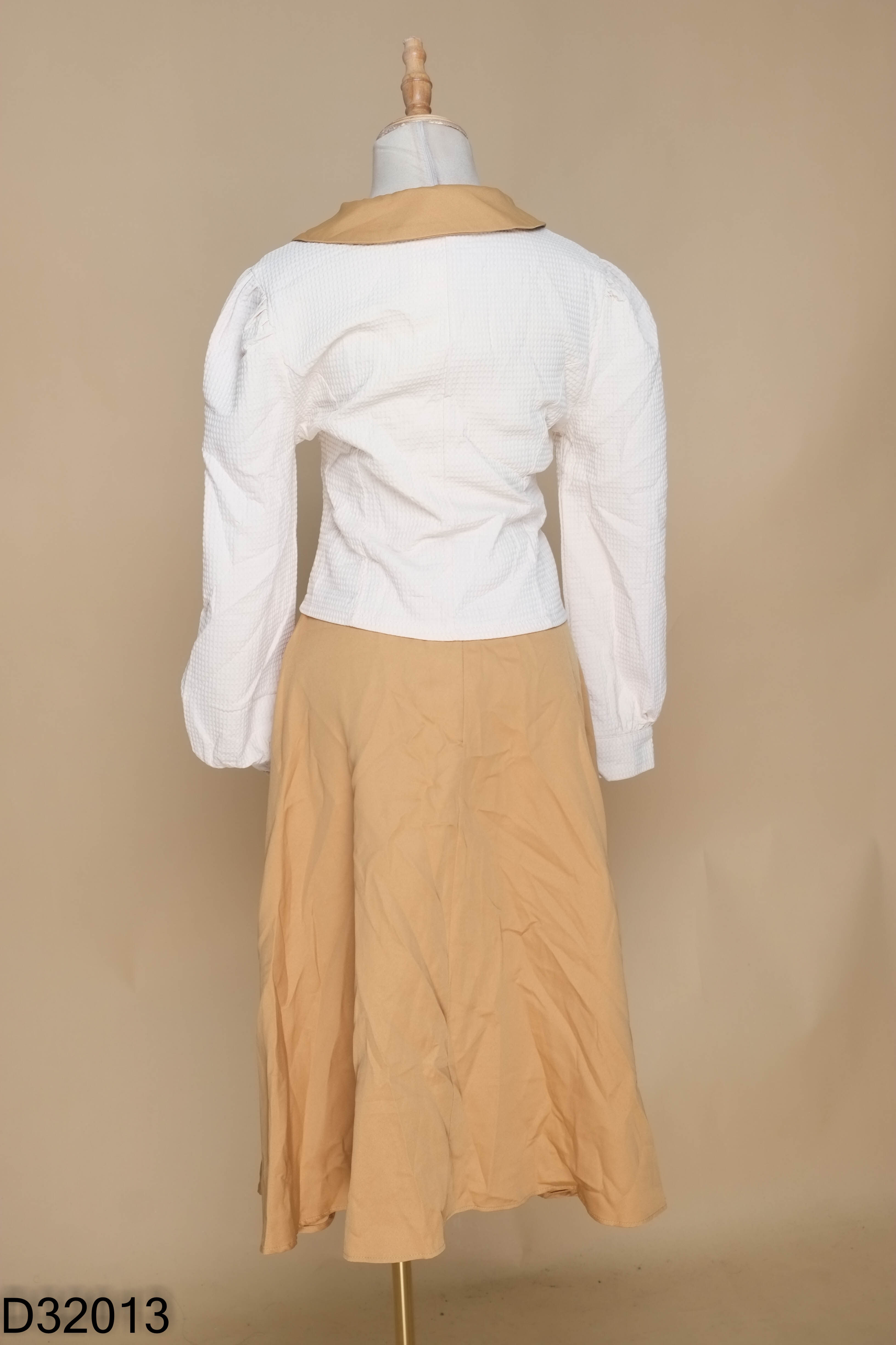 Set be cúc ngọc + chân váy