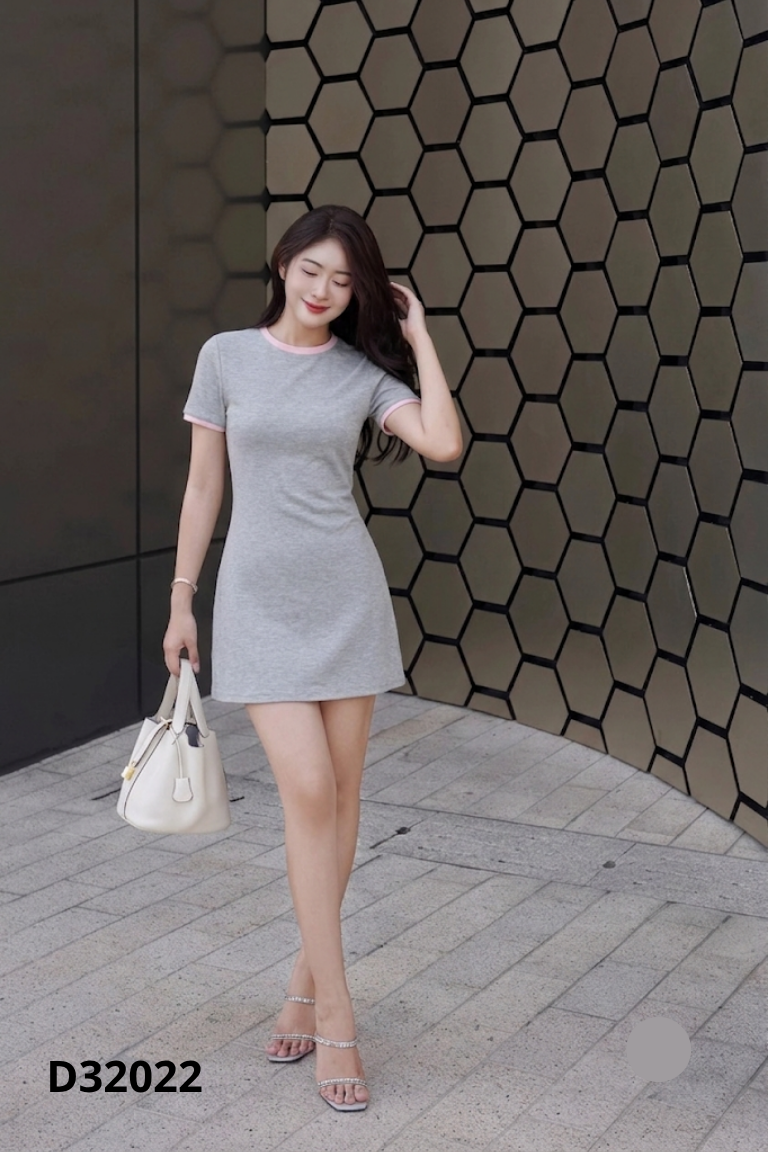 Váy xám trơn viền hồng