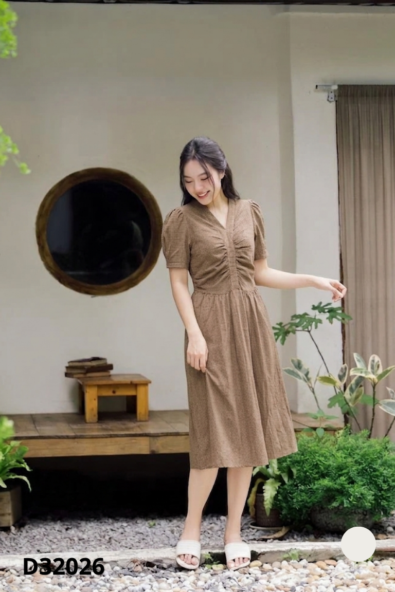Váy nâu kẻ caro dúm ngực