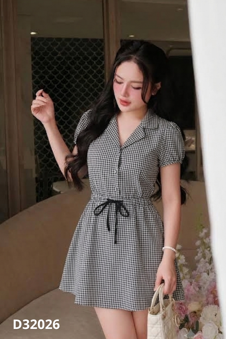 Váy đen kẻ caro