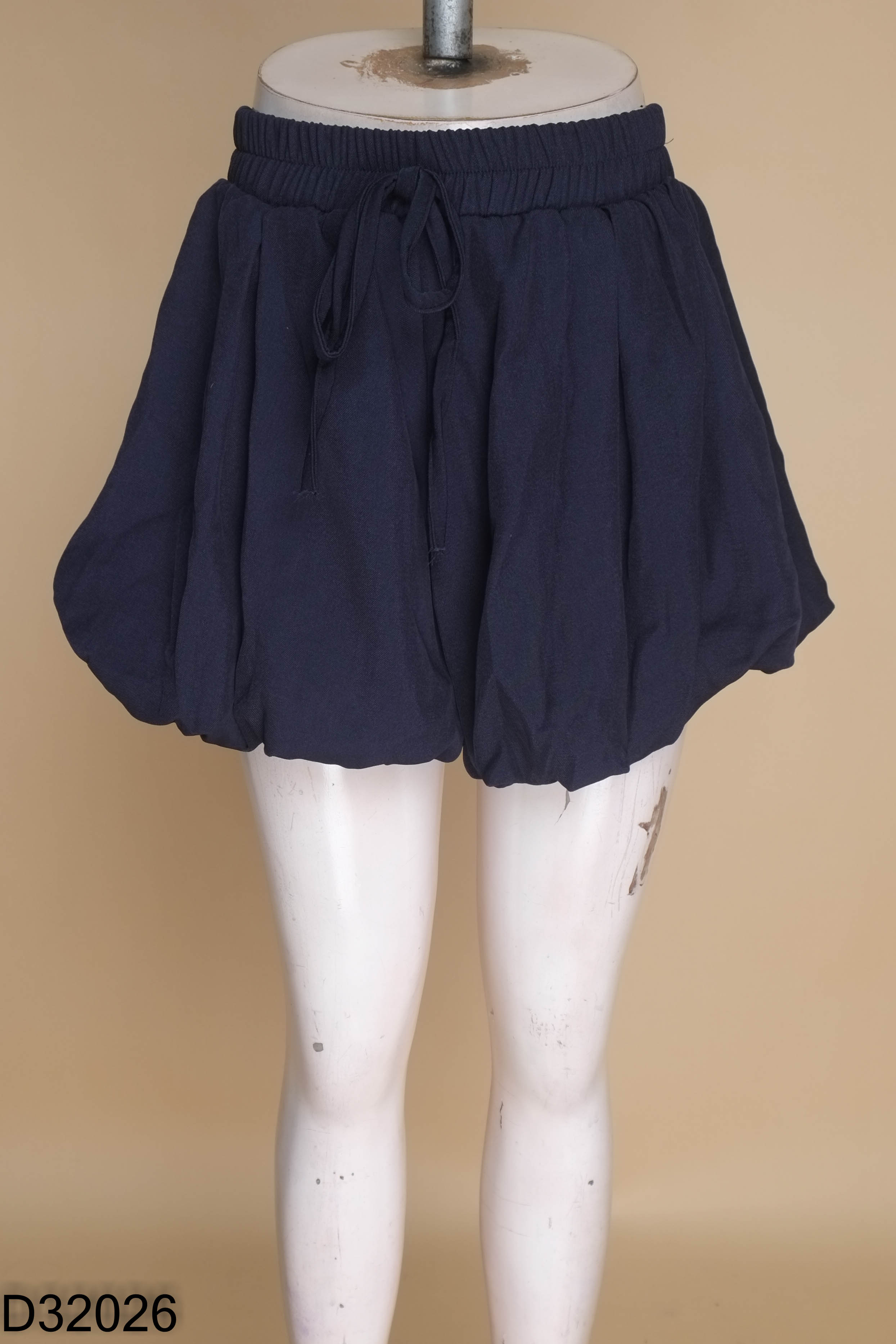 Quần shorts xanh than dáng bí