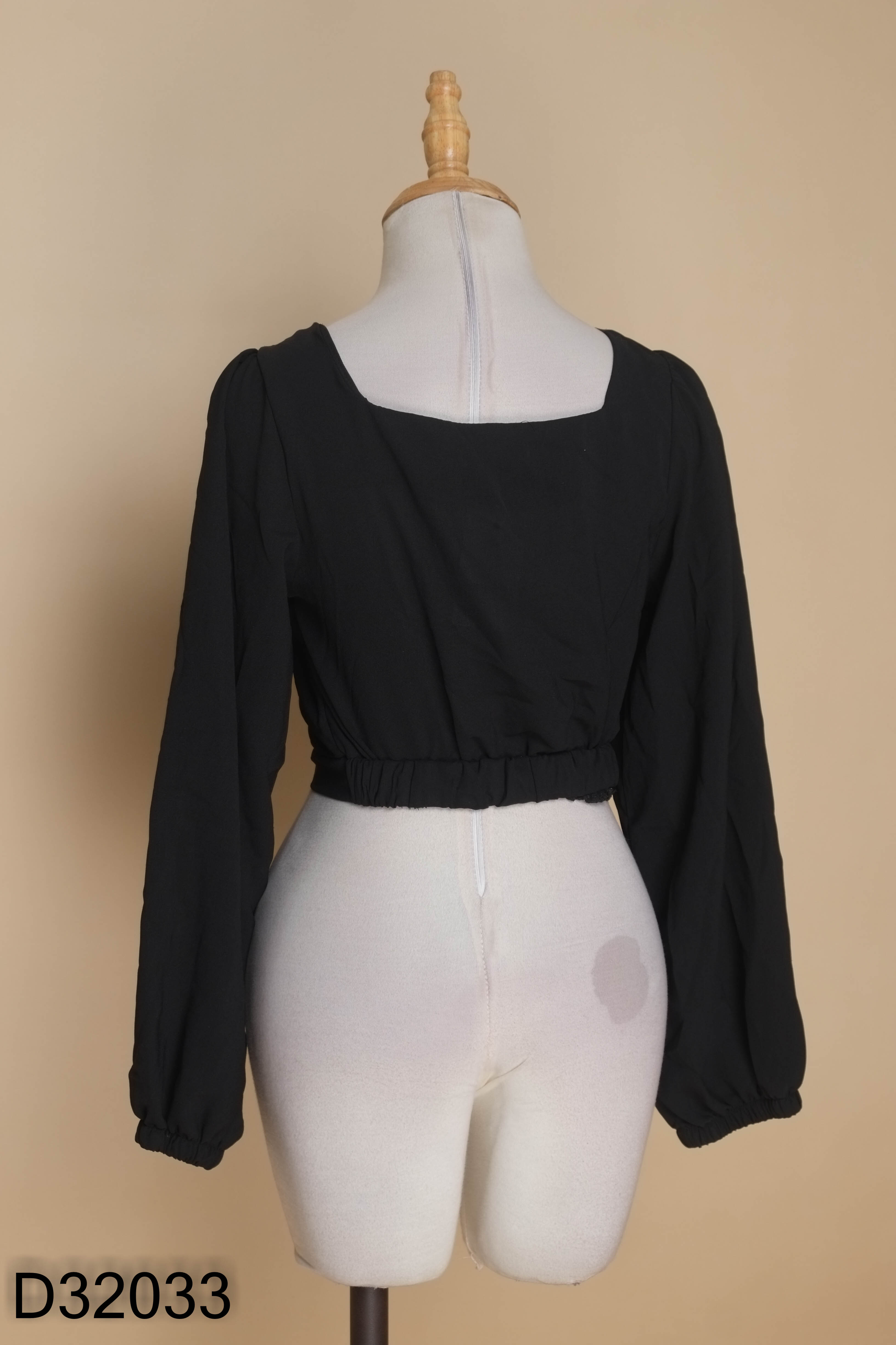 Áo đen croptop nhún ngực