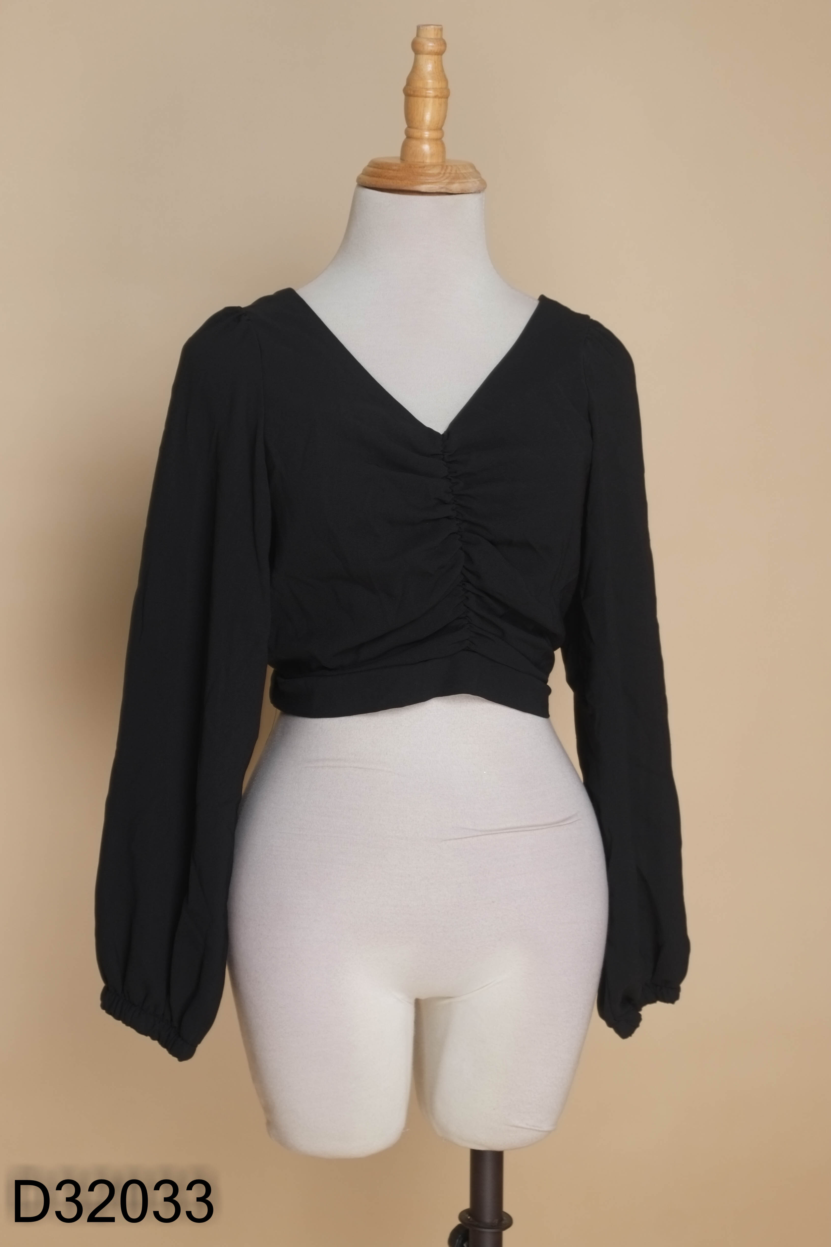 Áo đen croptop nhún ngực