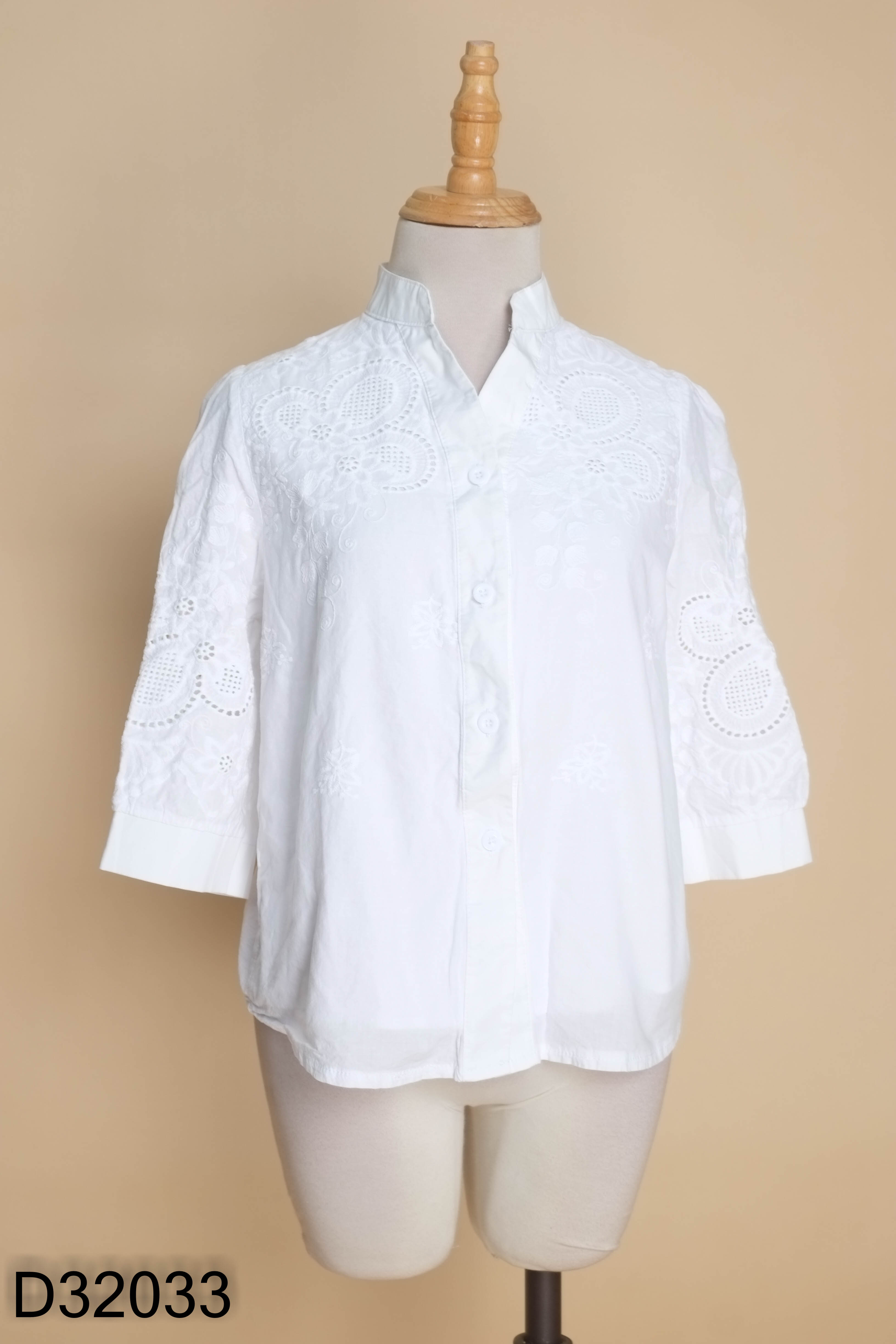 Áo sơ mi trắng TEEVENLUK ren hoa