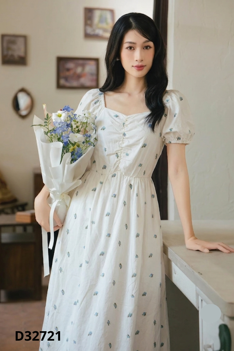 Váy be hoạ tiết hoa