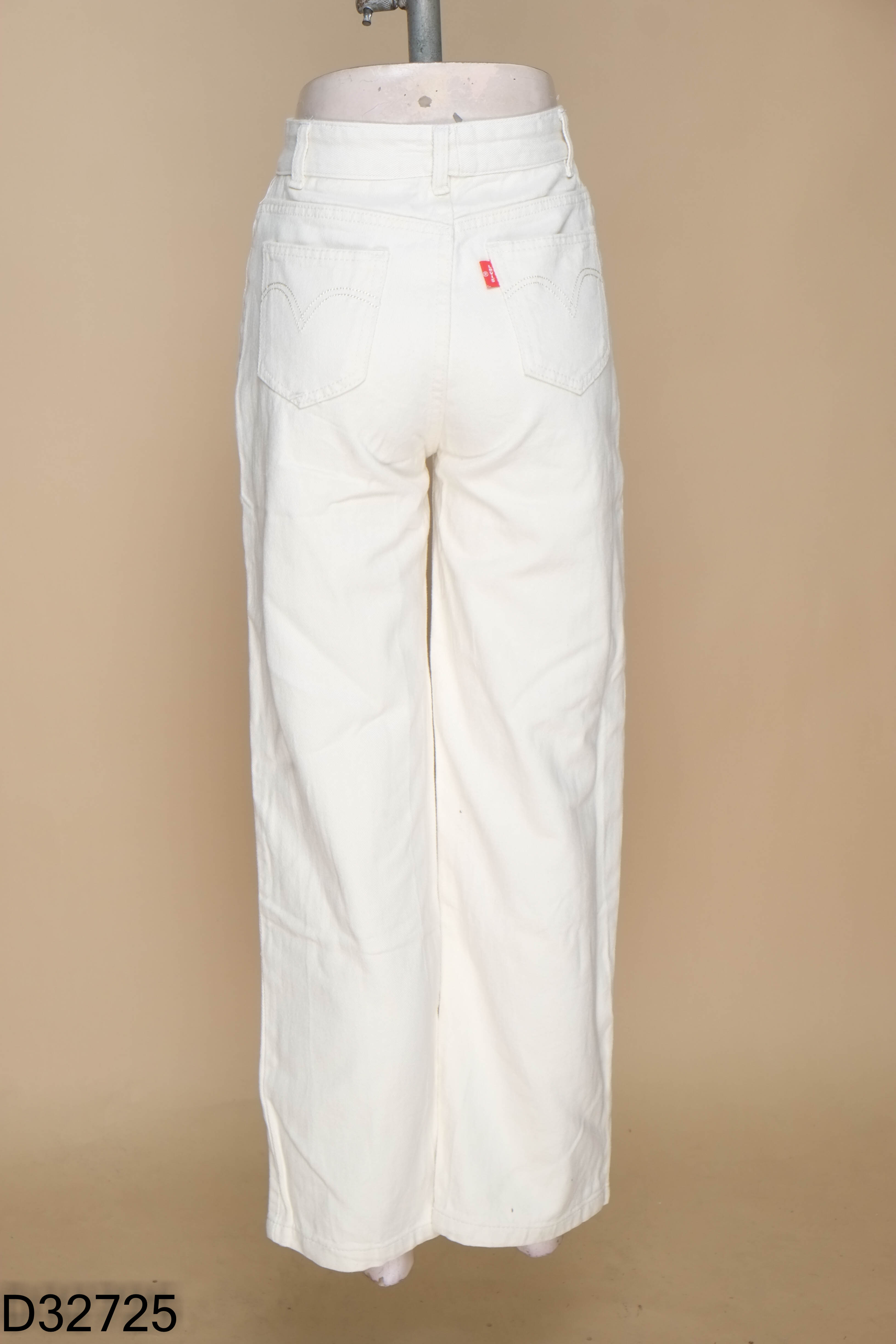 Quần jeans LEVIS kem suông