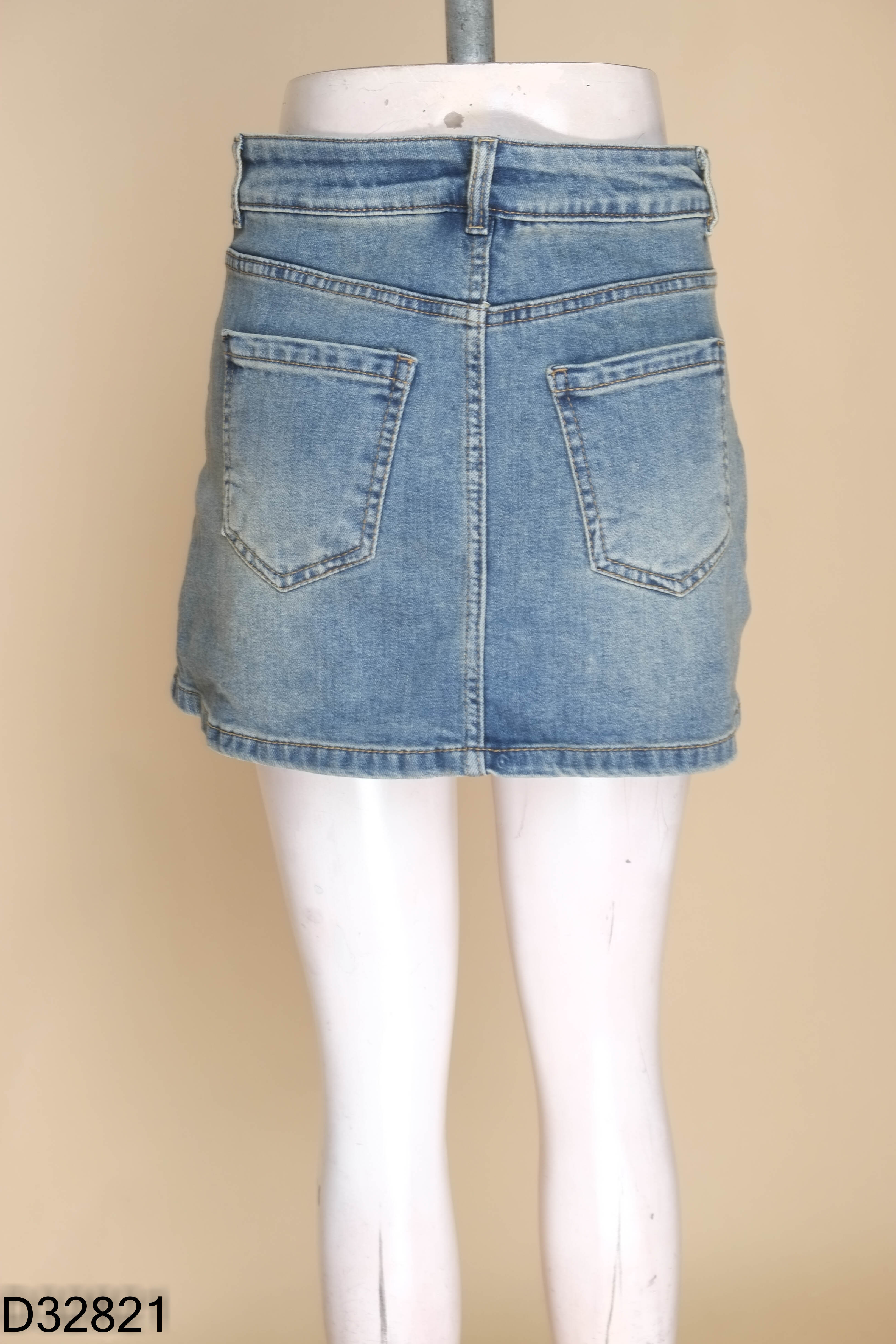 Chân váy jeans xanh đính đá